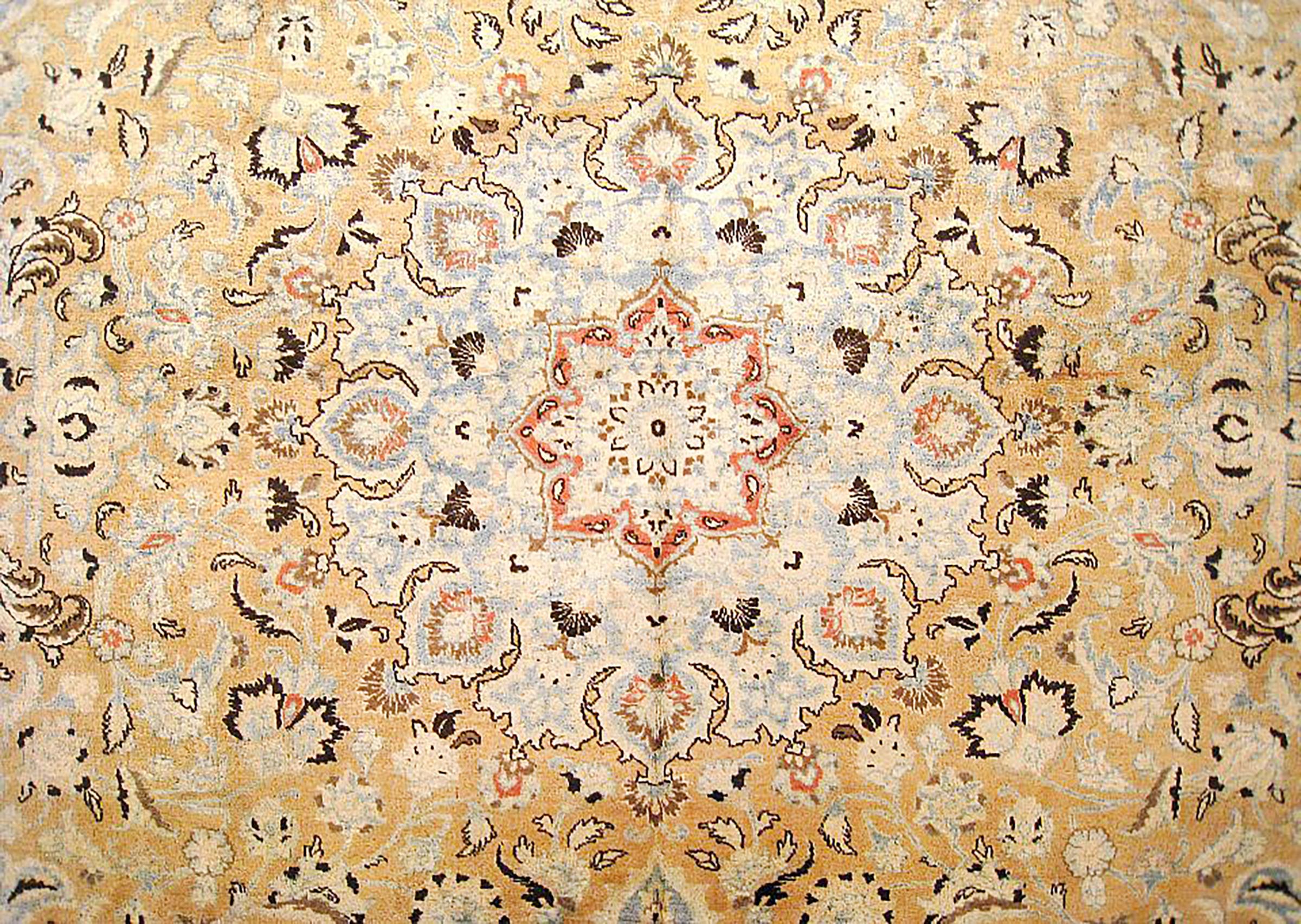 Persischer Meshed Orientalischer Teppich, in Zimmergröße, mit Blumenelementen im Zustand „Gut“ im Angebot in New York, NY