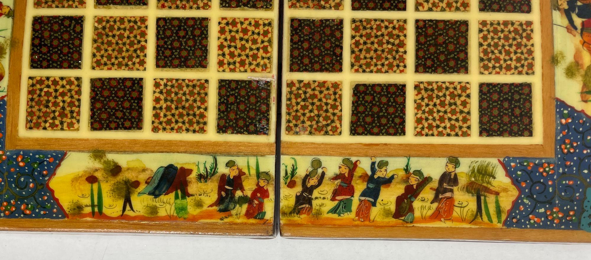 20ième siècle Boîte de jeu d'échecs persane vintage en micro-mosaïque en vente