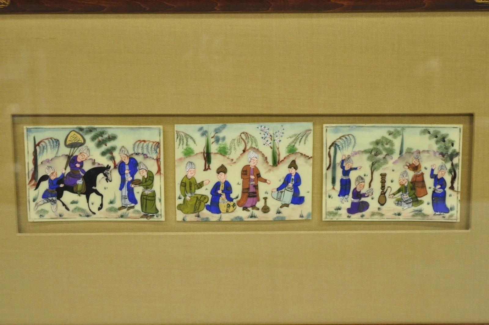 Miniatura persiana d'epoca incorniciata, dipinta a mano, con scena di villaggio in 3 parti su osso. Circa metà del XX secolo. Misure: 10