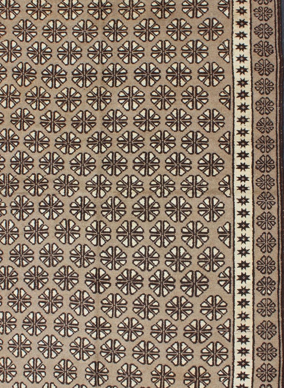 Vintage Persian Mishan rug with all-over diamond design in gray and brown, cream. Keivan Woven Arts rug H-1211-36, country of origin / type: Iran / Mishan, circa 1950

This incredible vintage Mishan rug was handwoven in the mid-20th century and