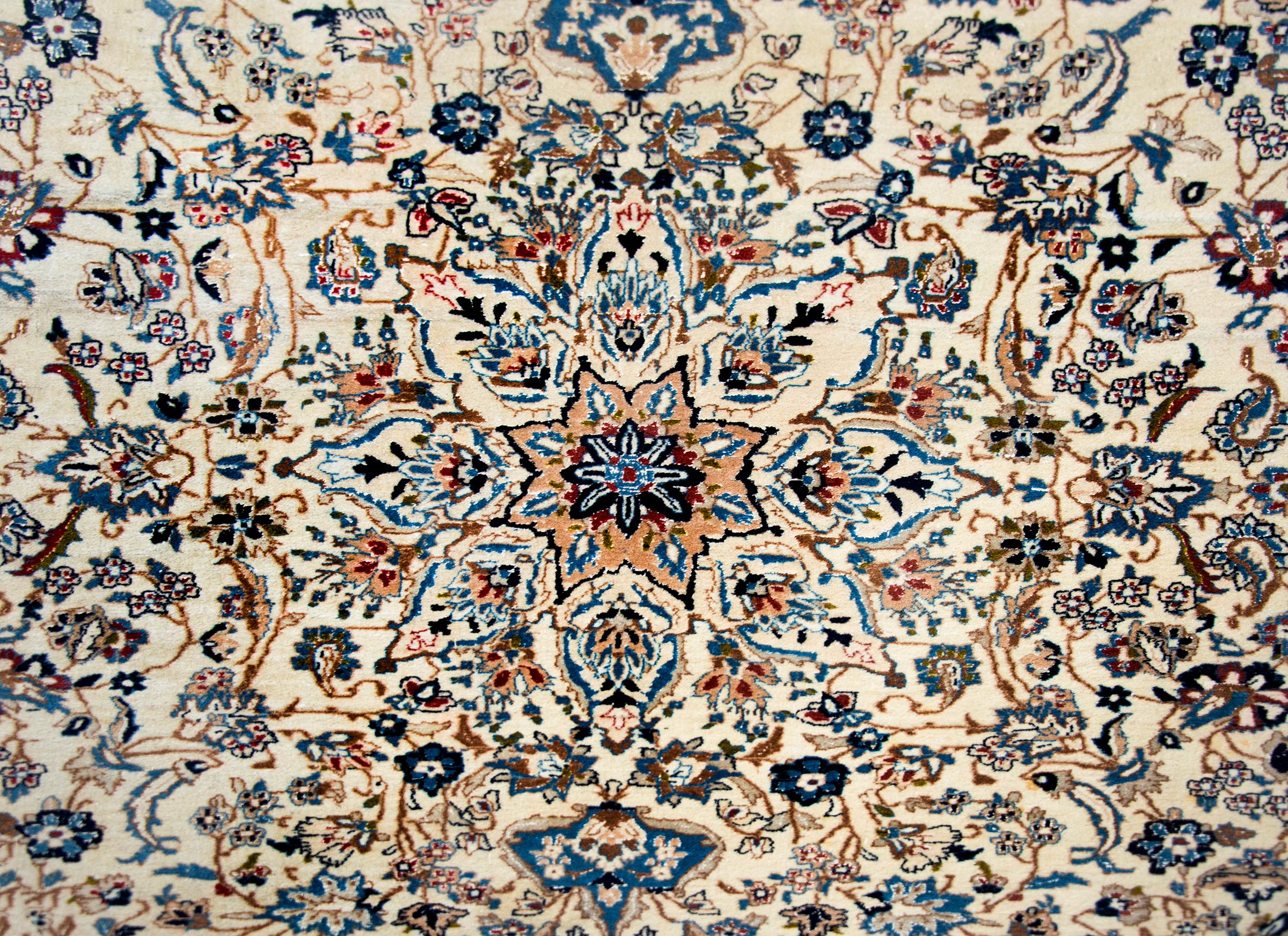 Vintage Persian Naein Rug In Good Condition For Sale In Chicago, IL