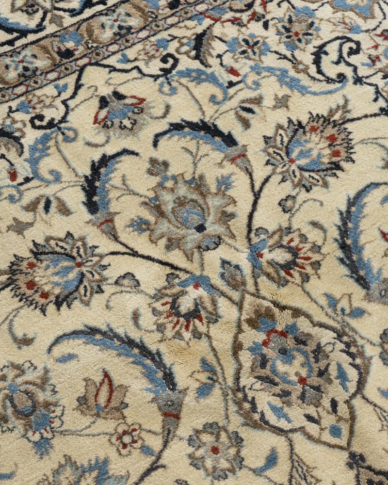 Vintage Persian Nain Area Rug 5'3 x 8'11 (Persisch) im Angebot