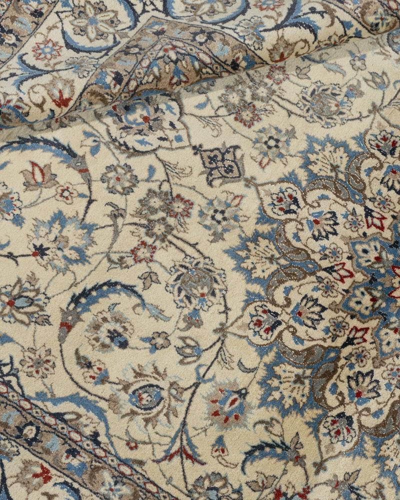 Vintage Persian Nain Area Rug 5'3 x 8'11 im Zustand „Gut“ im Angebot in New York, NY
