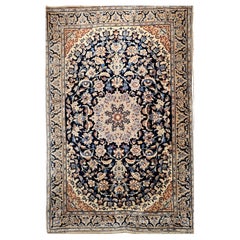 Tapis persan Nain vintage avec rehauts de soie bleu marine, ivoire, caramel