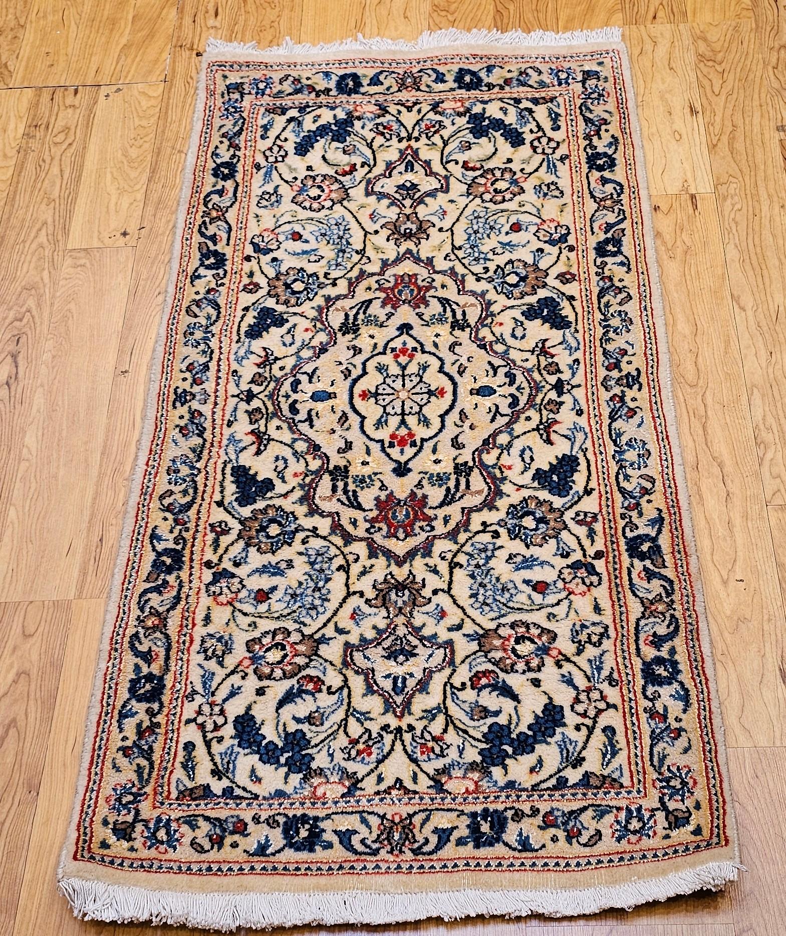 Vintage Persian Nain Area Rug In Floral Pattern mit Seide Highlights in Elfenbein im Angebot 6