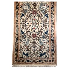 Vintage Persian Nain Area Rug In Floral Pattern mit Seide Highlights in Elfenbein