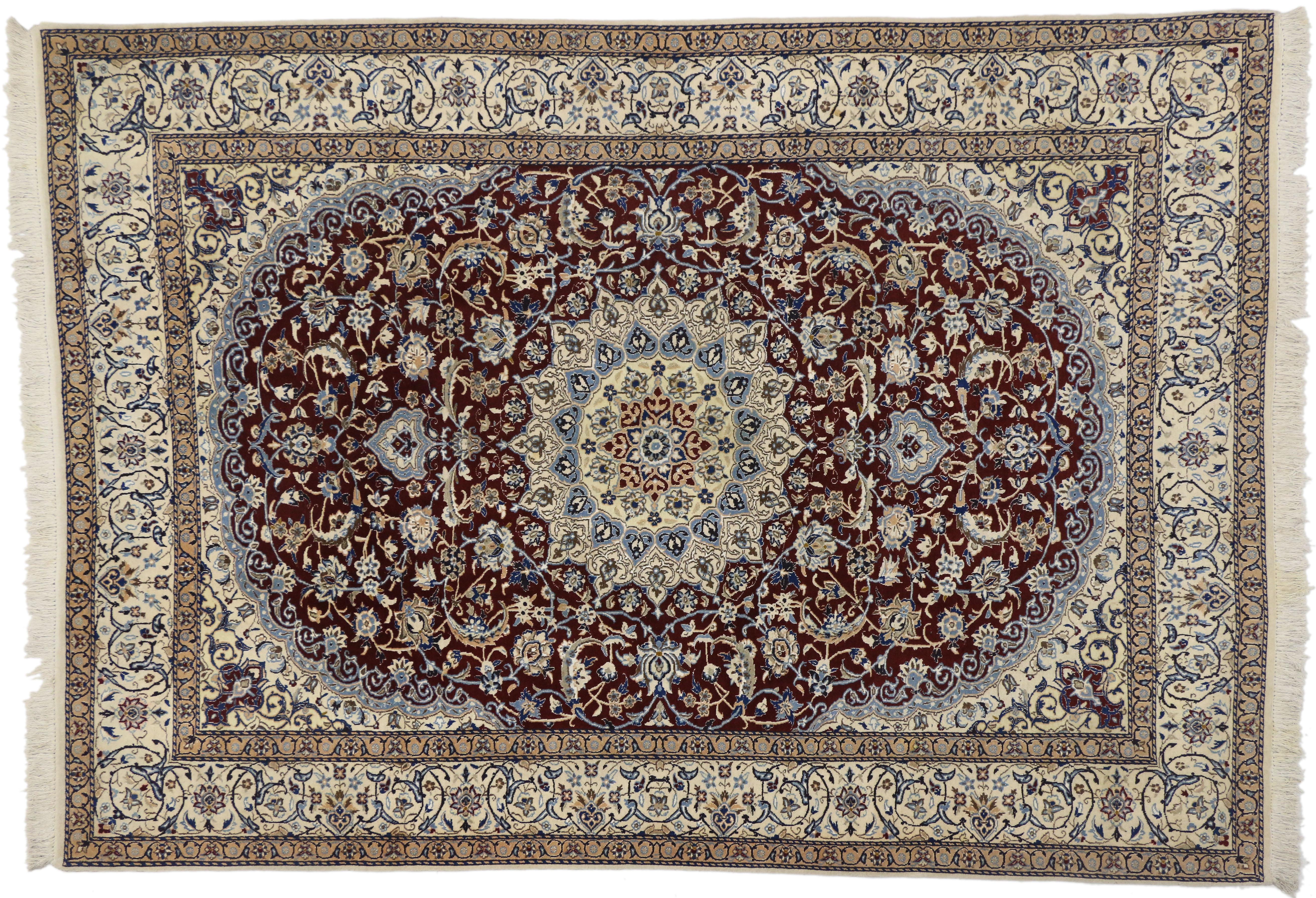 Vintage Persian Nain Rug  In Good Condition For Sale In Dallas, TX