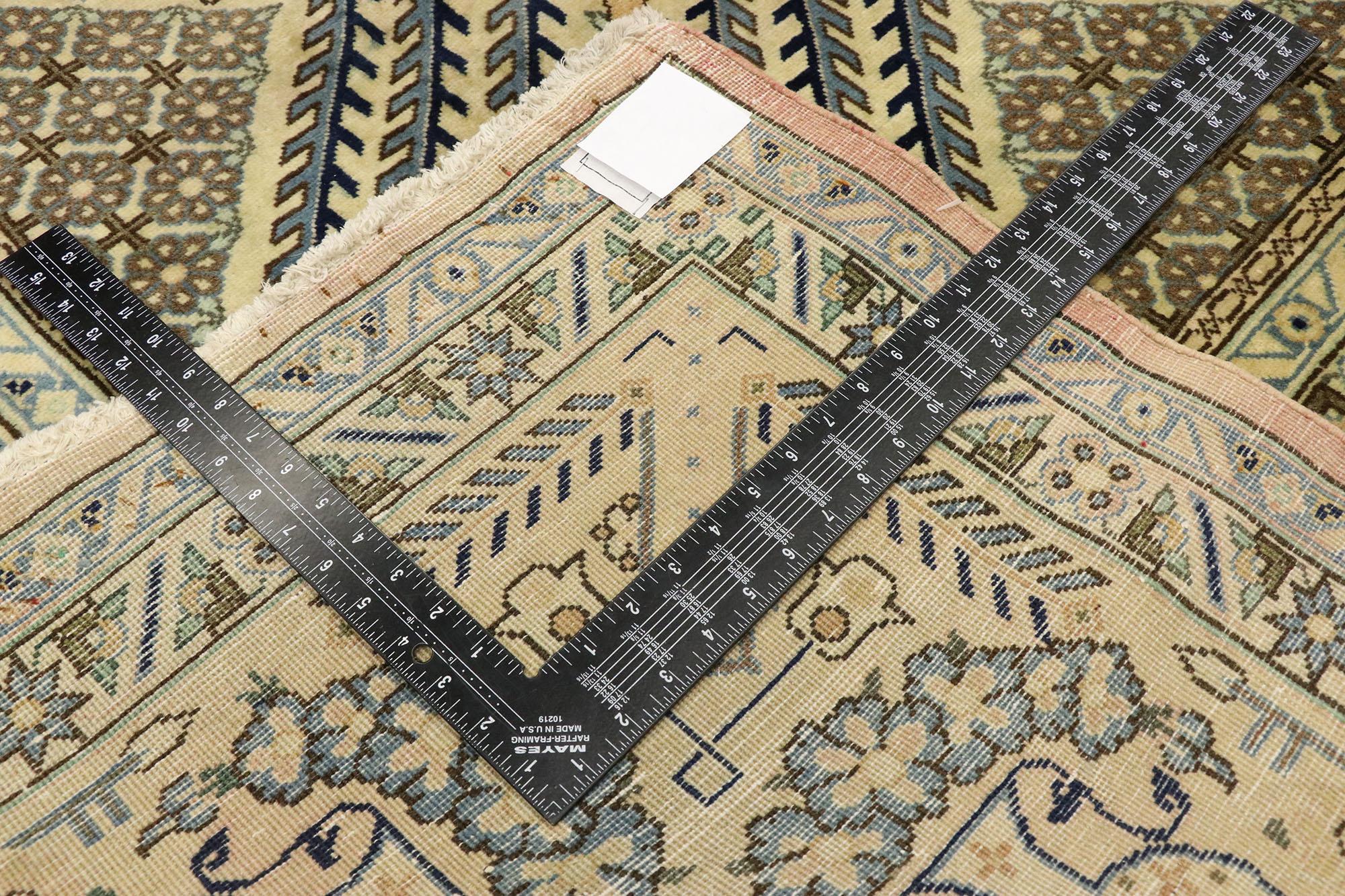 Persischer Najafabad-Teppich im Landhausstil mit Joshegan-Design und französischem Landhausstil im Zustand „Gut“ im Angebot in Dallas, TX