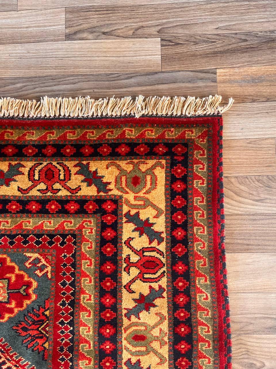 Pakistani Vintage Persian Oriental Handmade Wool Carpet Rug For Sale