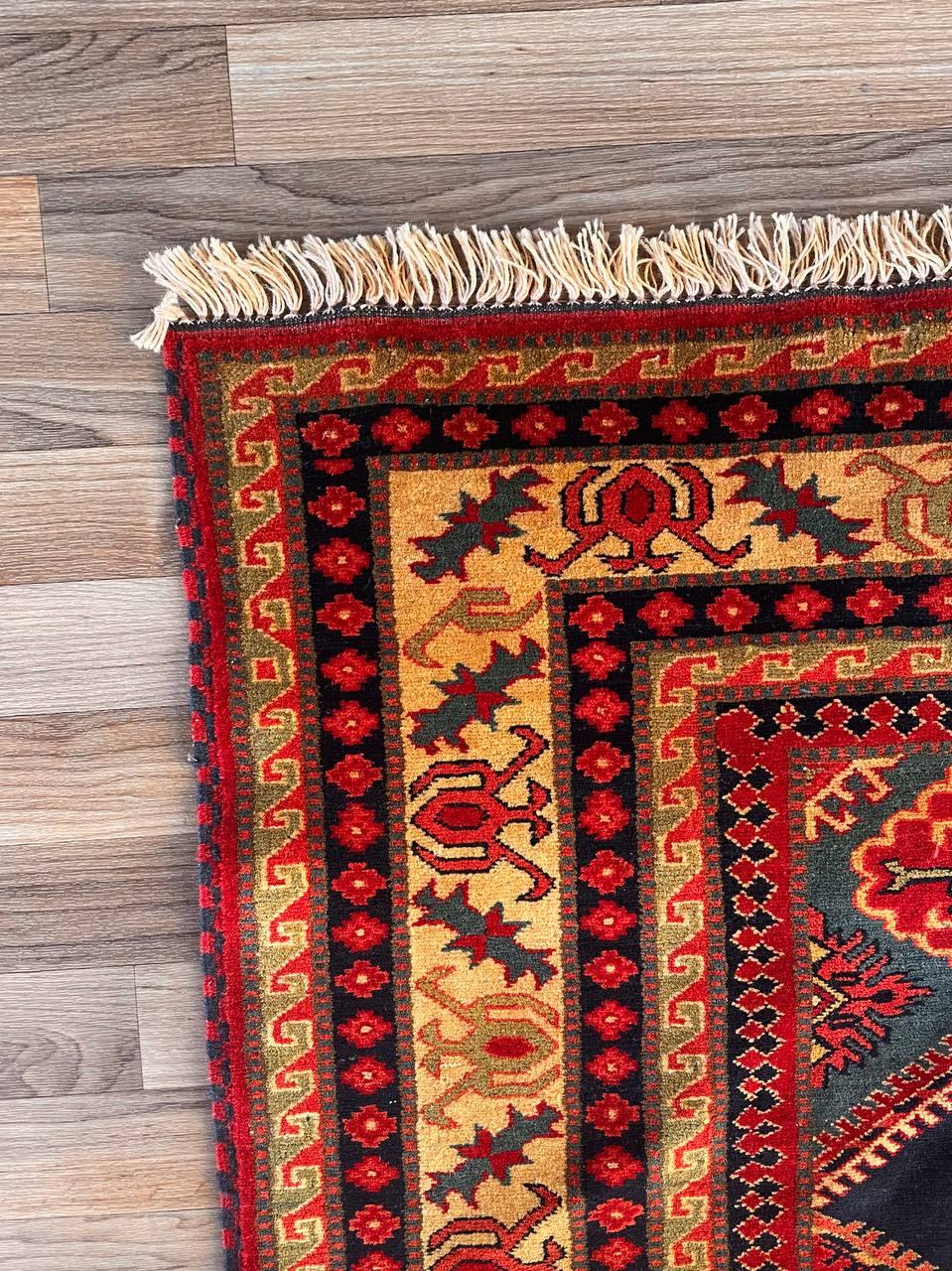 Vintage Persian Oriental Handmade Wool Carpet Rug In Good Condition For Sale In Los Angeles, CA