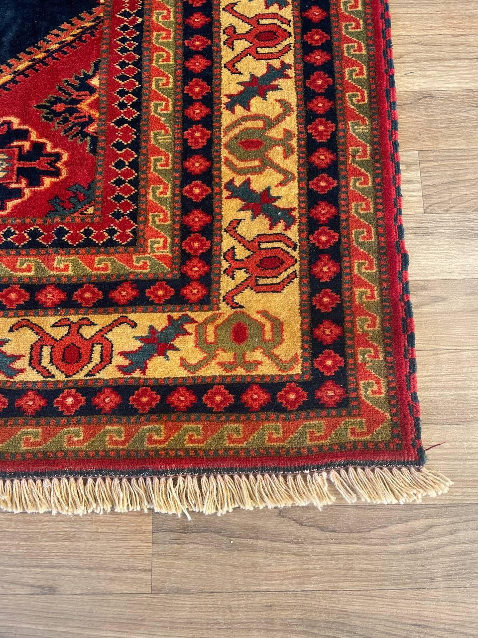 Laine Tapis persan oriental vintage en laine fait à la main en vente
