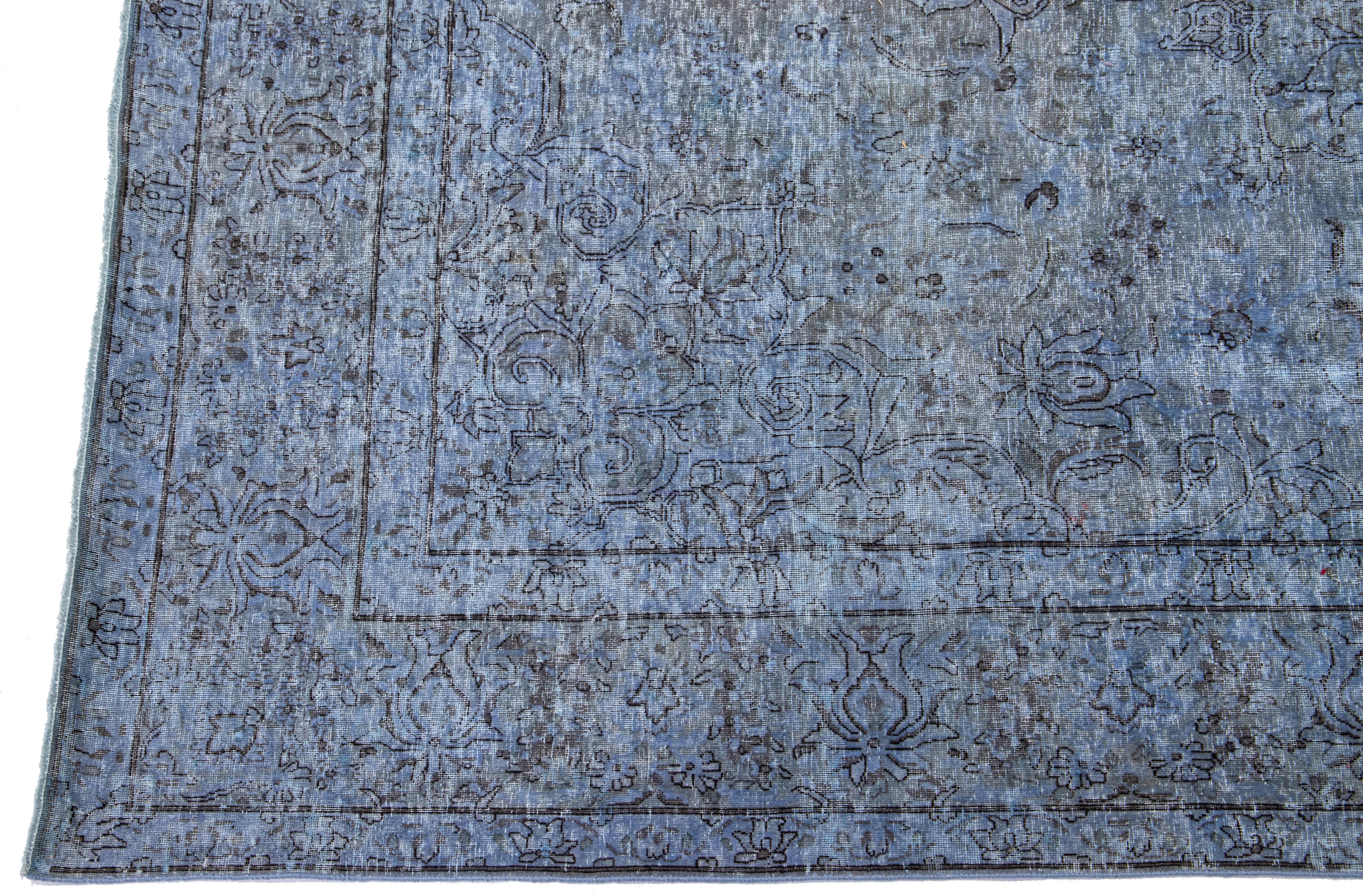 Persischer überzogener handgefertigter All-Over-Blauer Wollteppich im Zustand „Gut“ im Angebot in Norwalk, CT
