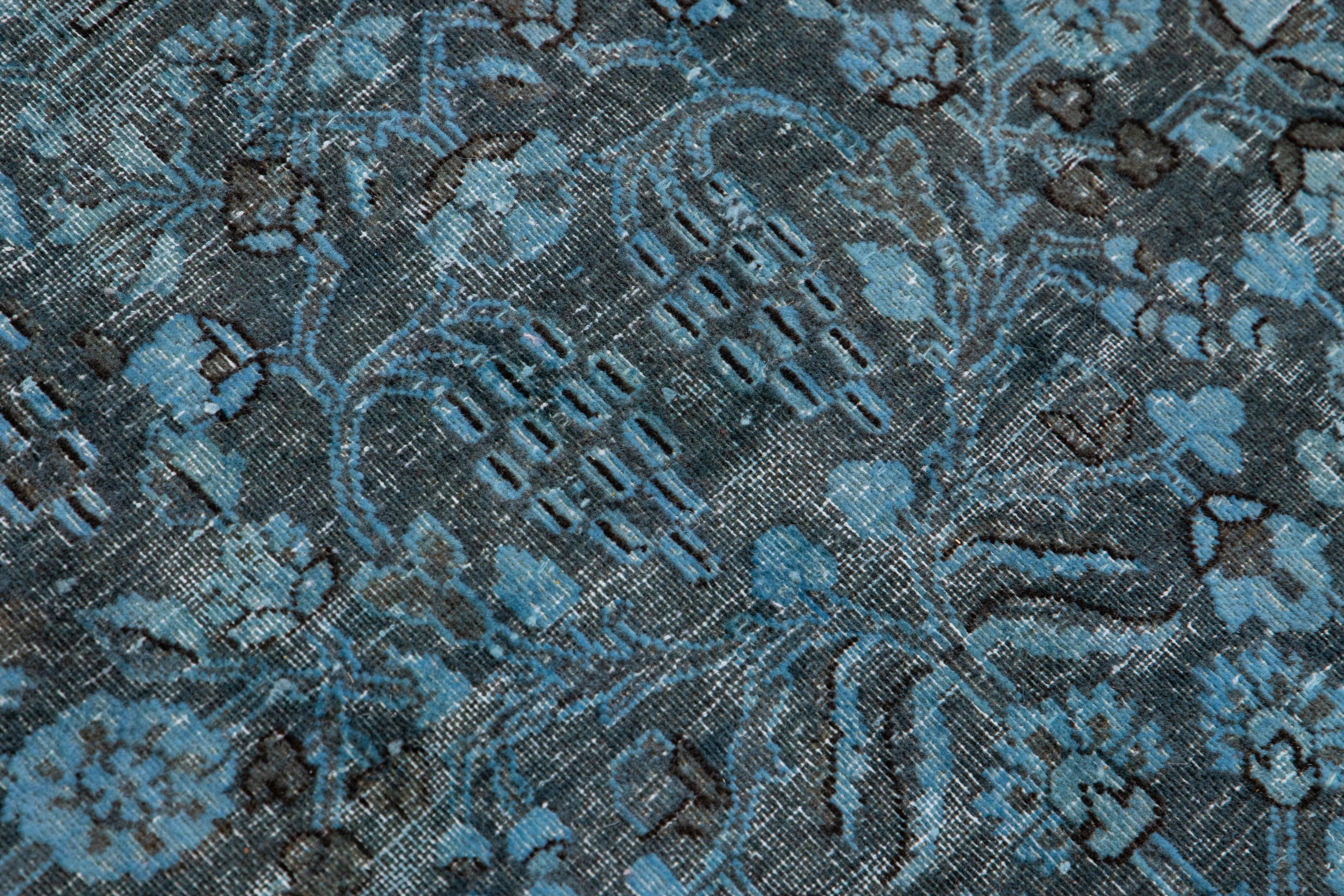 Tapis persan vintage teinté à la main en laine bleue à fleurs, fait à la main en vente 2