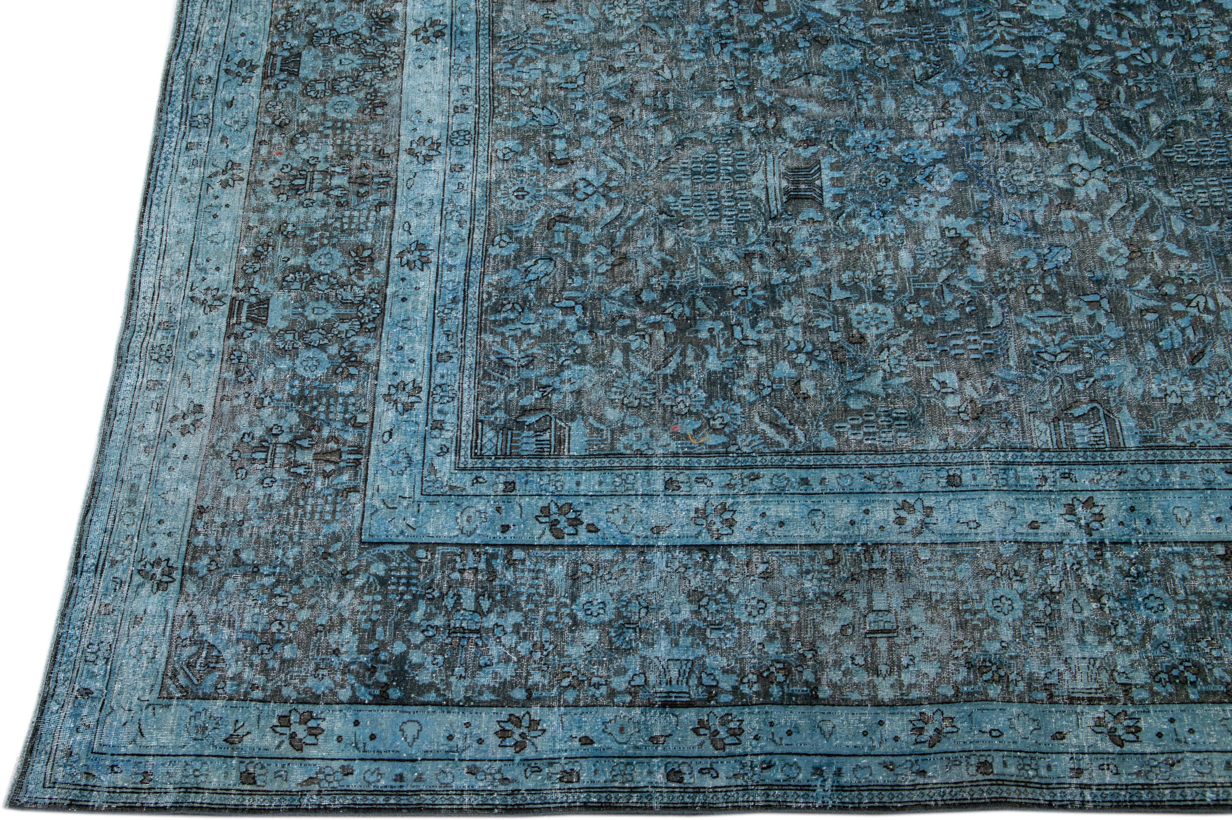 Perse Tapis persan vintage teinté à la main en laine bleue à fleurs, fait à la main en vente