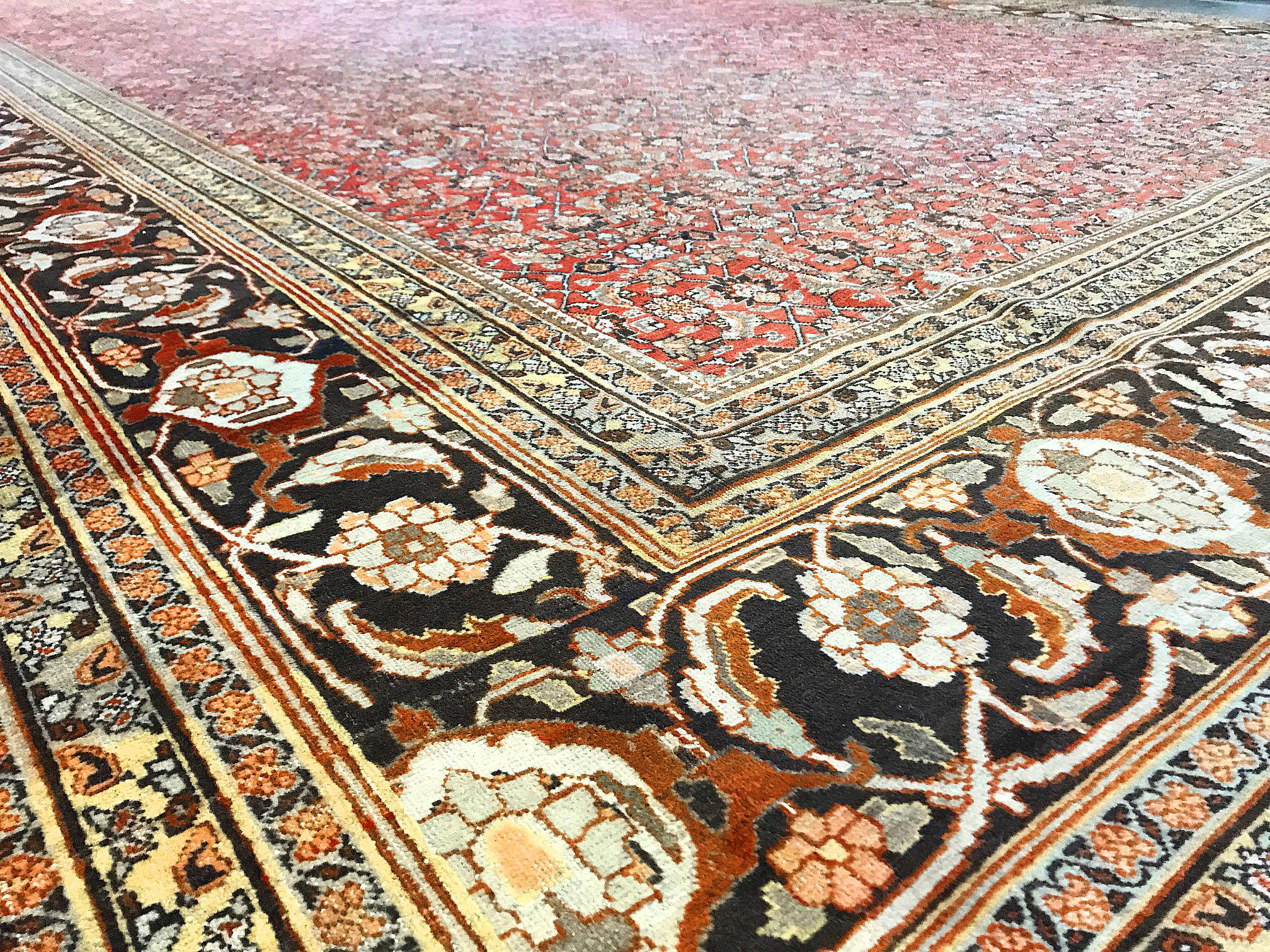 Vintage Persian Oversize Tabriz Rug Carpet In Good Condition For Sale In Secaucus, NJ