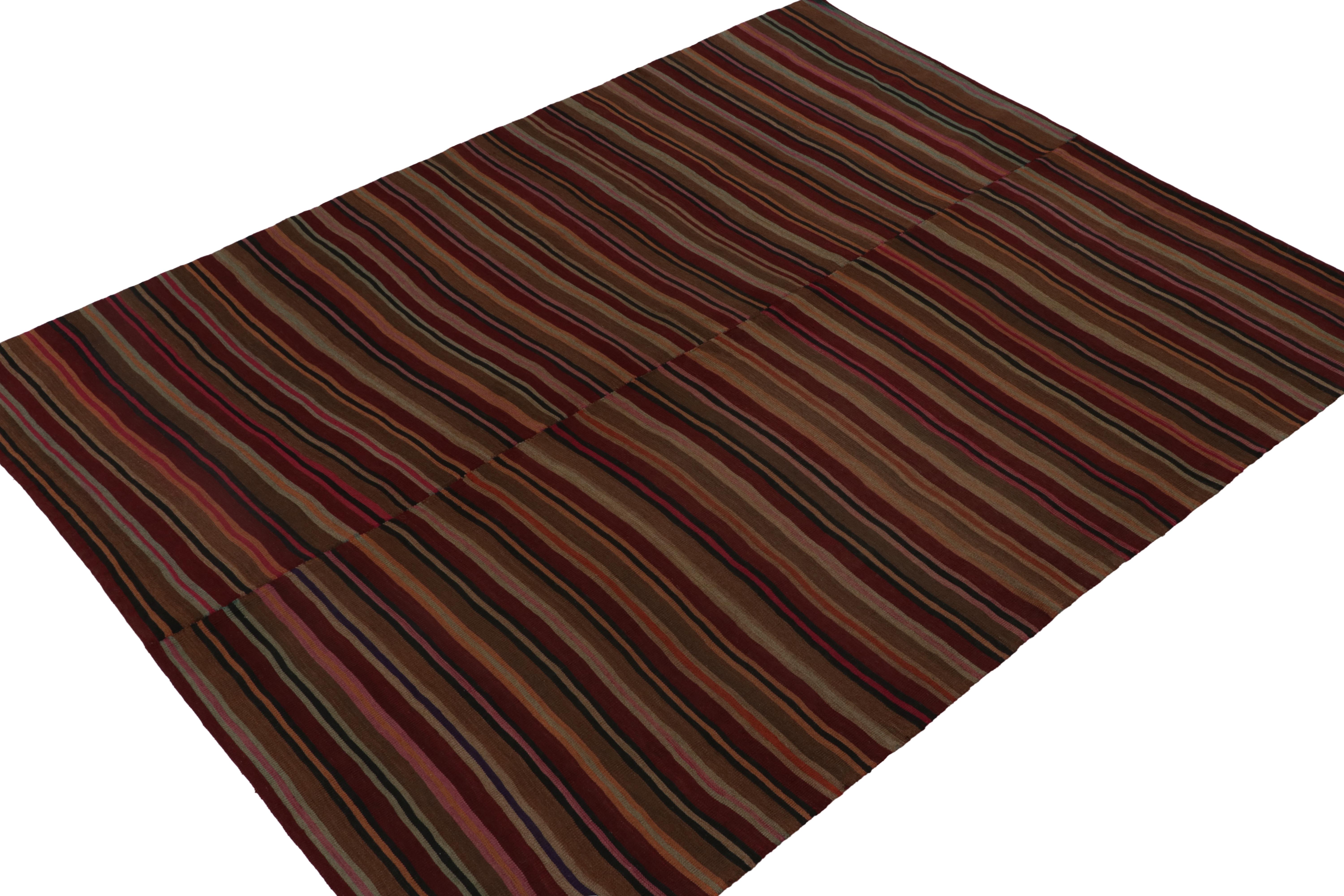 Diese Vintage 8x10 persischen Kelim ist einzigartig Panel gewebt Stammes-Teppich für seine Zeit-handgewebt in Wolle ca. 1950-1960.

Weiter zum Design:

Dieser Teppich, der aus einer langen Tradition von Stilen stammt, hat ein seltenes großes Format