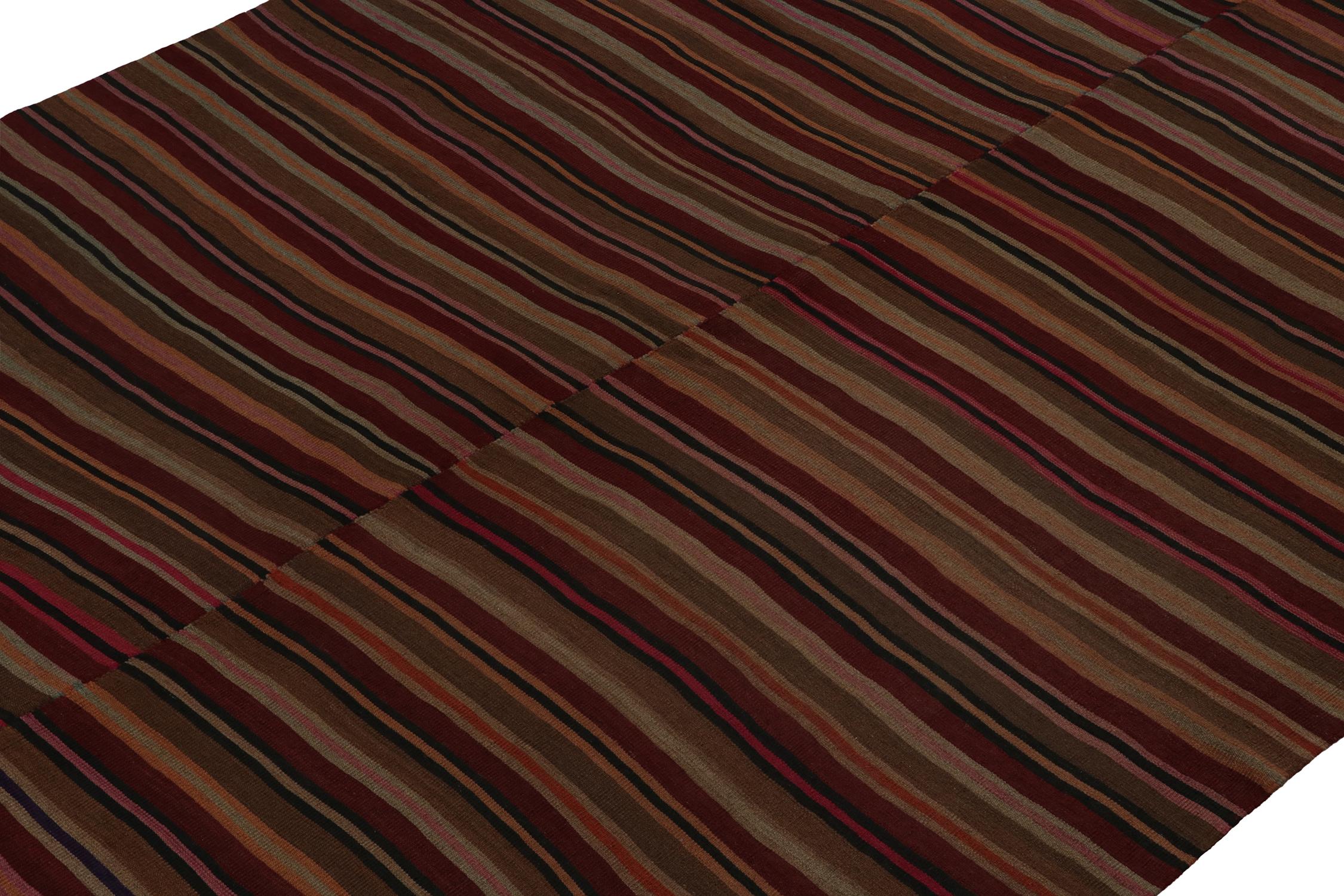 Persischer getäfelter Kelim-Teppich in polychromen Streifen im Vintage-Stil von Rug & Kilim (Handgewebt) im Angebot