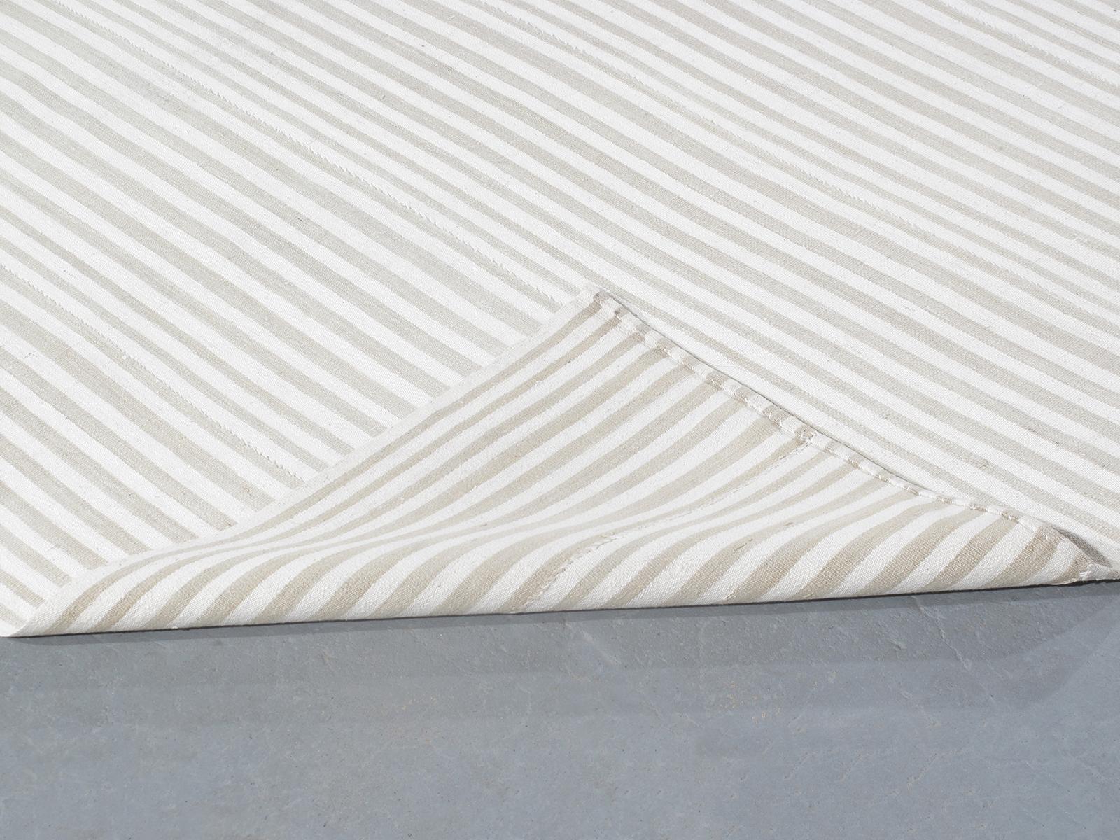 XX secolo Tappeto persiano d'epoca Pelas, tessuto a mano e a trama piatta, di colore beige e oro in vendita