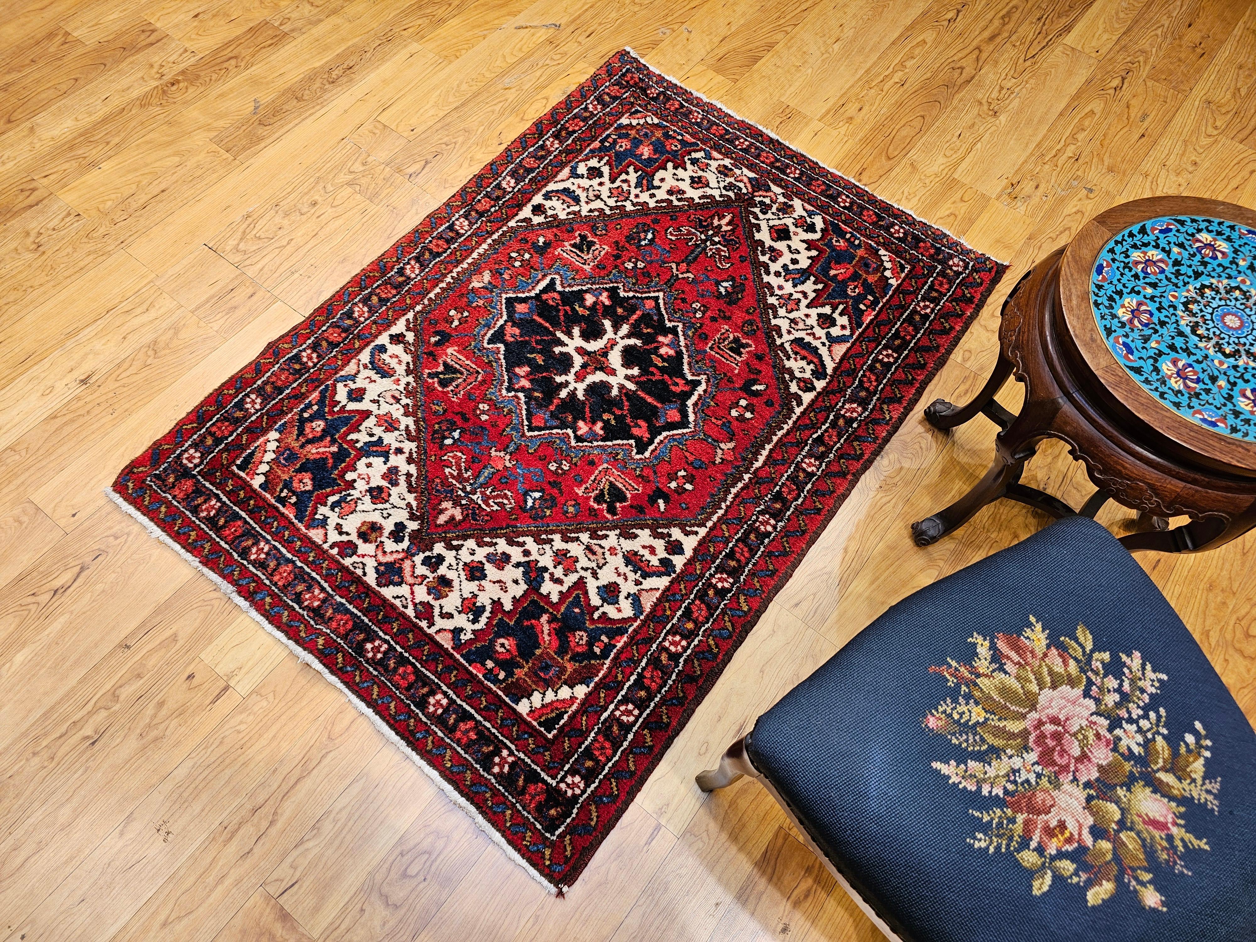 Persischer Heriz Serapi-Teppich in gerader quadratischer Größe in geometrischem Muster, Vintage im Angebot 6