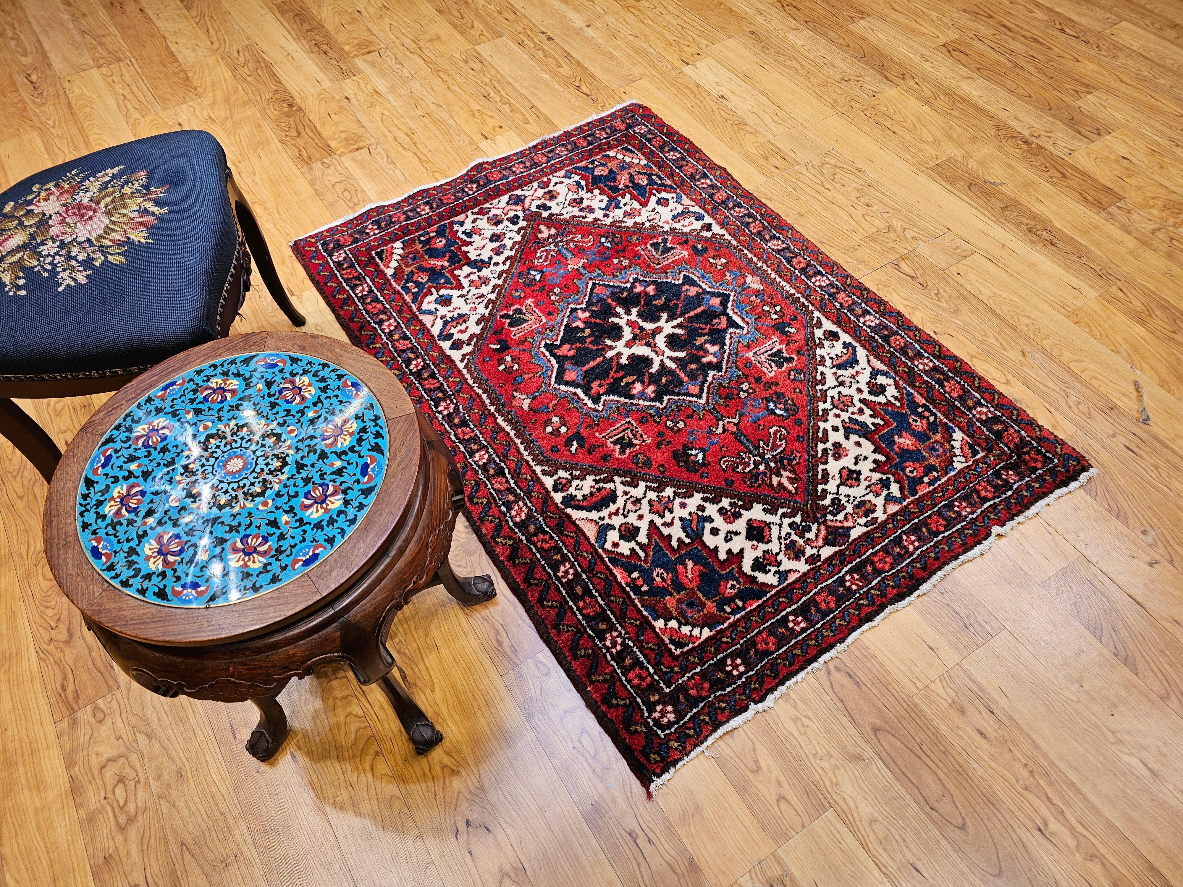 Persischer Heriz Serapi-Teppich in gerader quadratischer Größe in geometrischem Muster, Vintage im Angebot 8