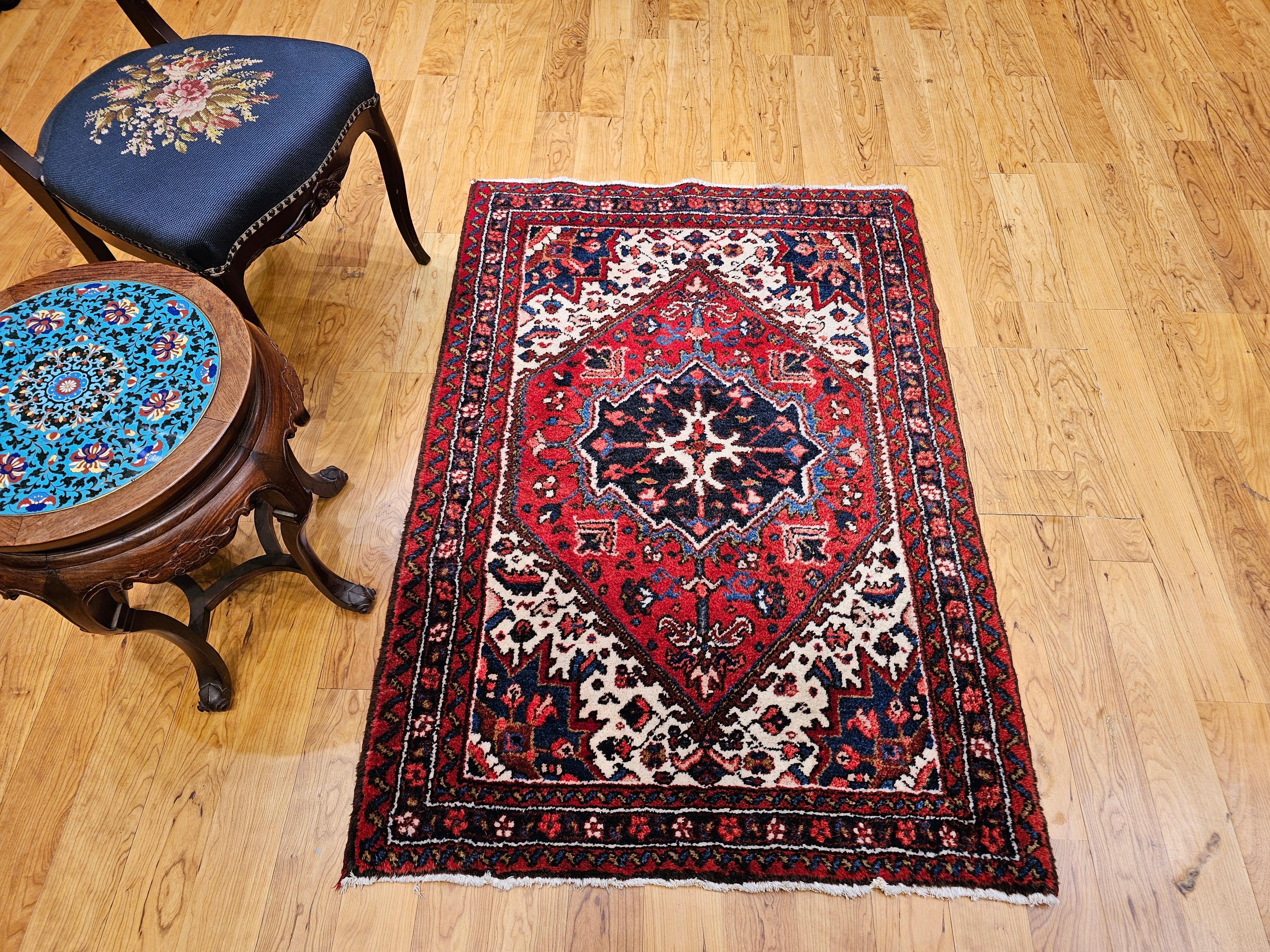 Persischer Heriz Serapi-Teppich in gerader quadratischer Größe in geometrischem Muster, Vintage im Angebot 9