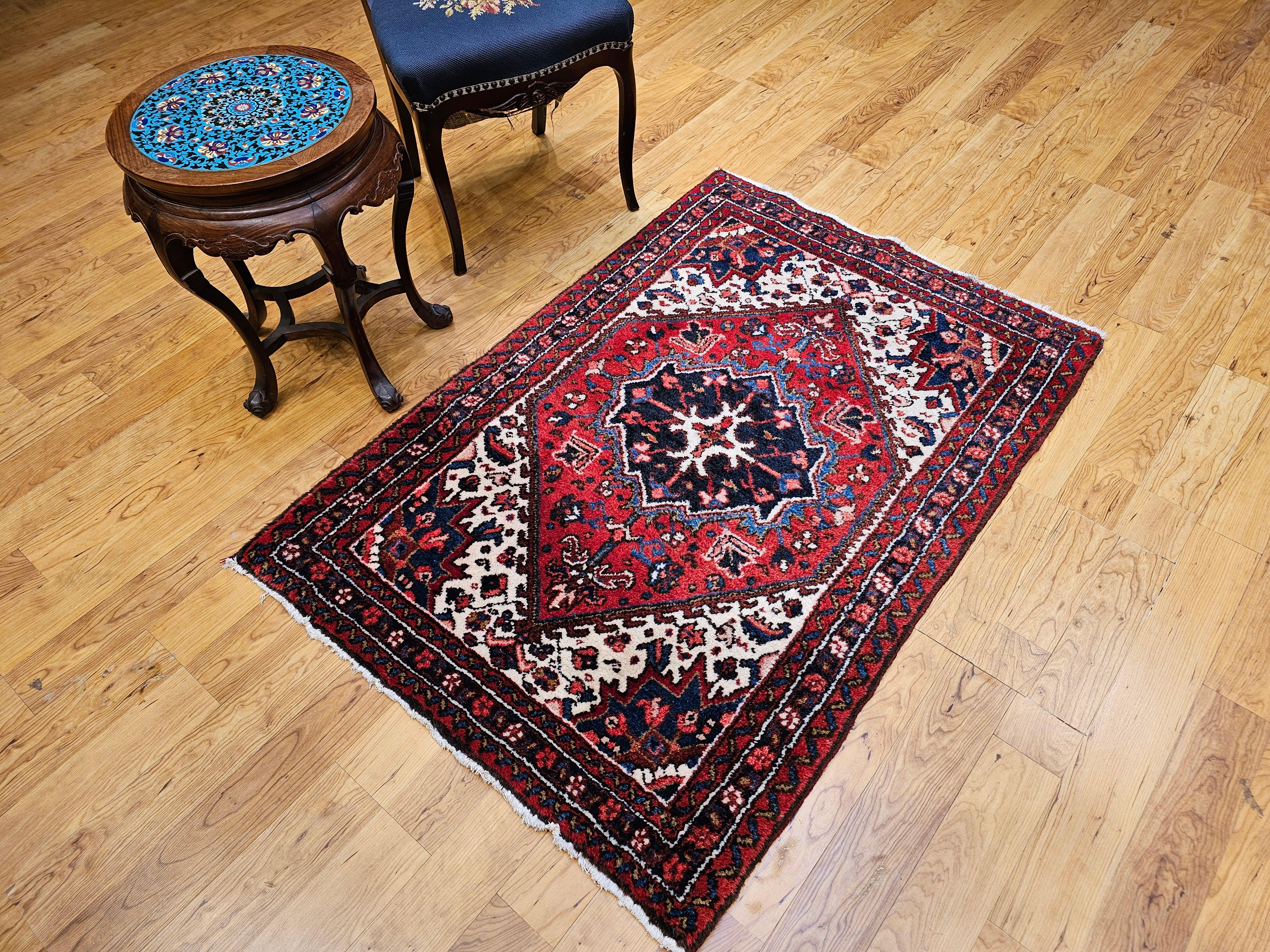 Persischer Heriz Serapi-Teppich in gerader quadratischer Größe in geometrischem Muster, Vintage im Angebot 10
