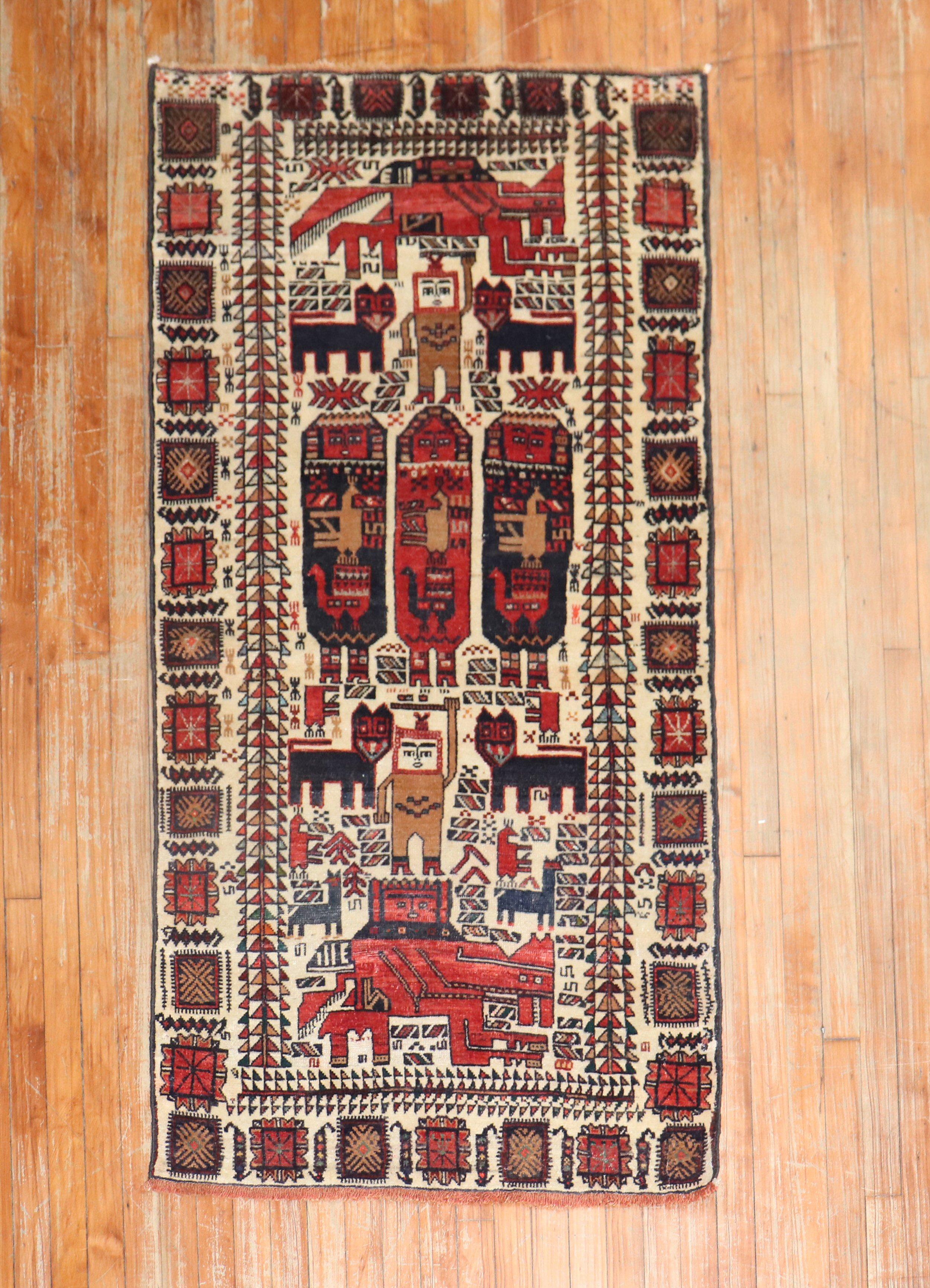 Ein persischer Belutsch-Teppich aus der Mitte des 20. Jahrhunderts mit einem malerischen Muster.

Maße: 2'11'' x 5'10''.