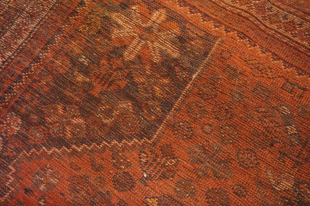 Vintage Persian Qashqa'i Carpet In Good Condition In Plainview, NY