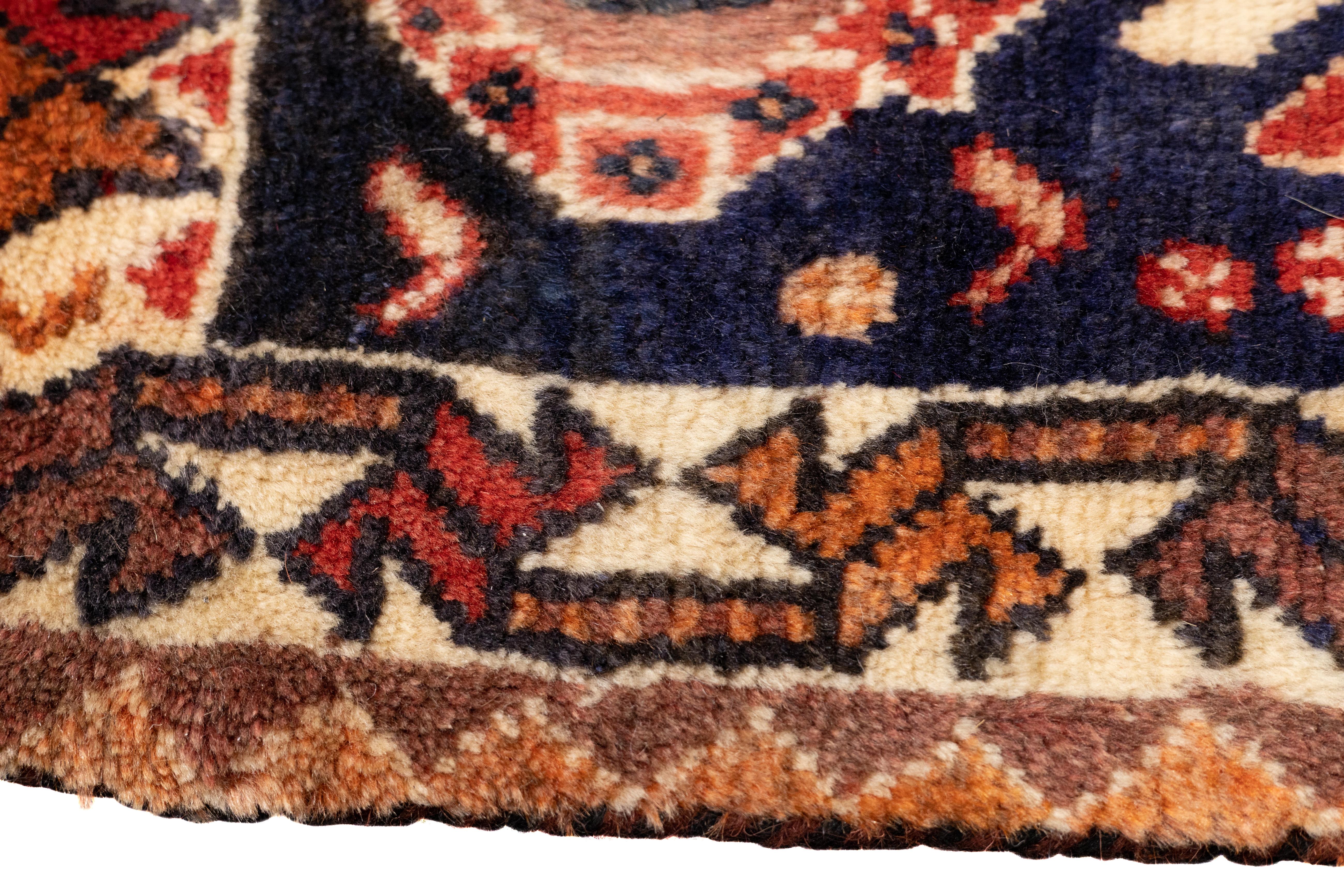 Tappeto persiano vintage Qashqai 2'8'' x 5'4'' in vendita 3