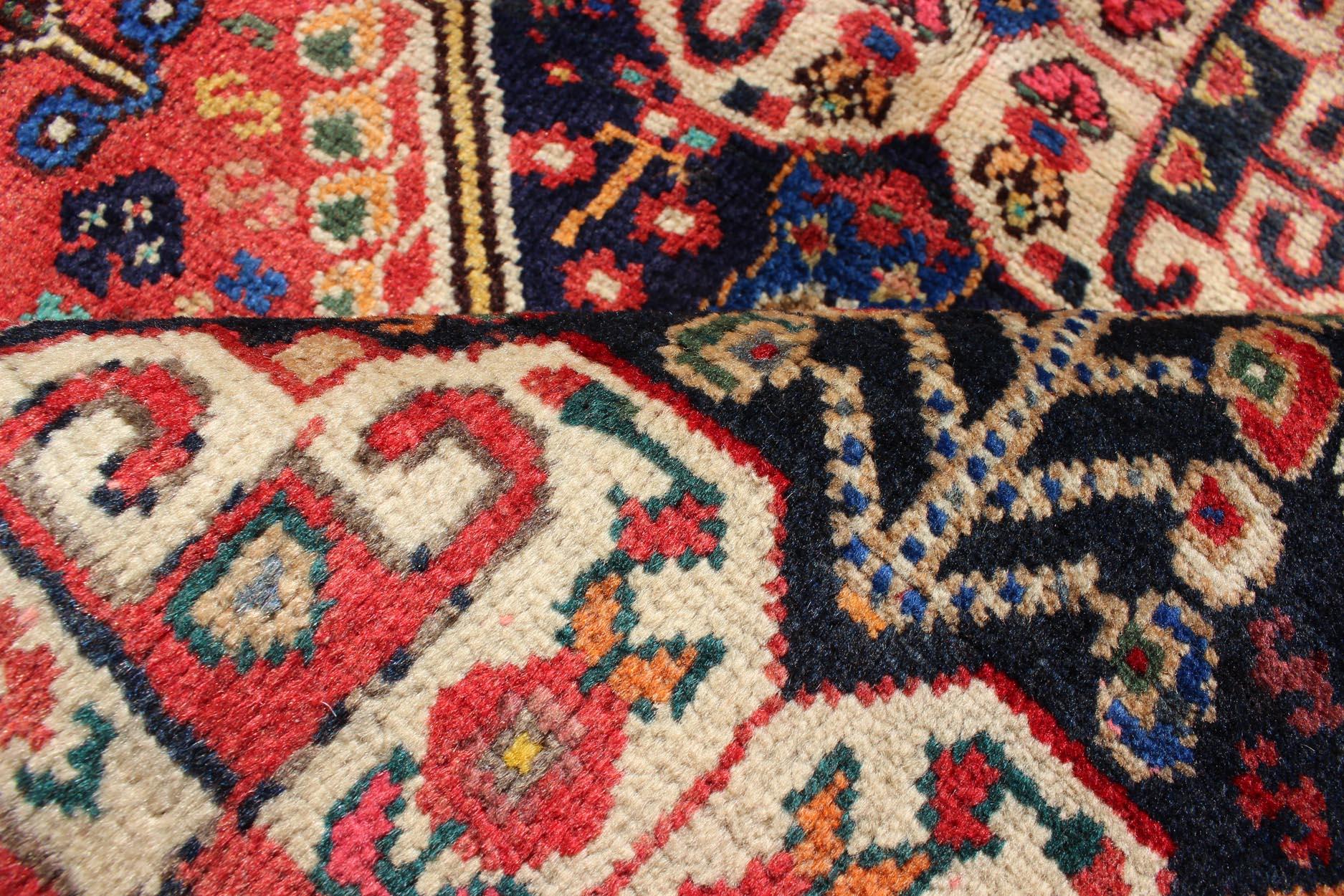 Vintage Persian Qashqai Rug In Good Condition In Atlanta, GA