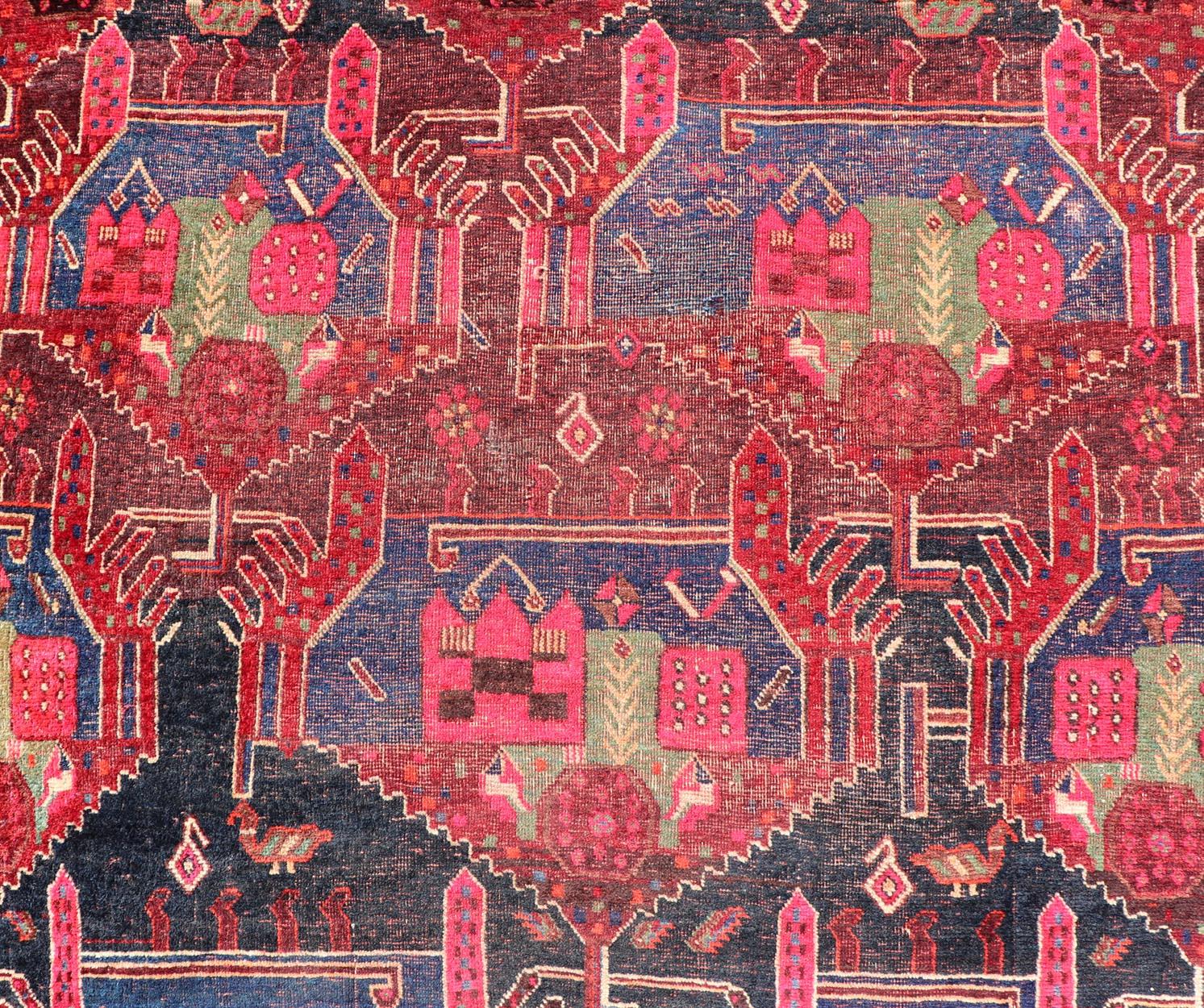 Vintage Persian Qashqai Rug with Vibrant Tribal Motifs 4'6 x 9'8 in vendita 2