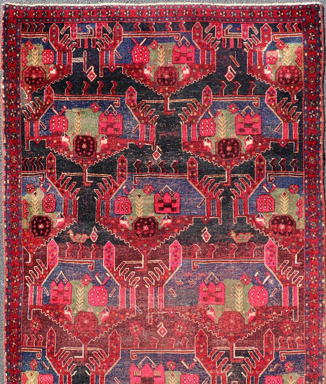 Tribale Vintage Persian Qashqai Rug with Vibrant Tribal Motifs 4'6 x 9'8 in vendita