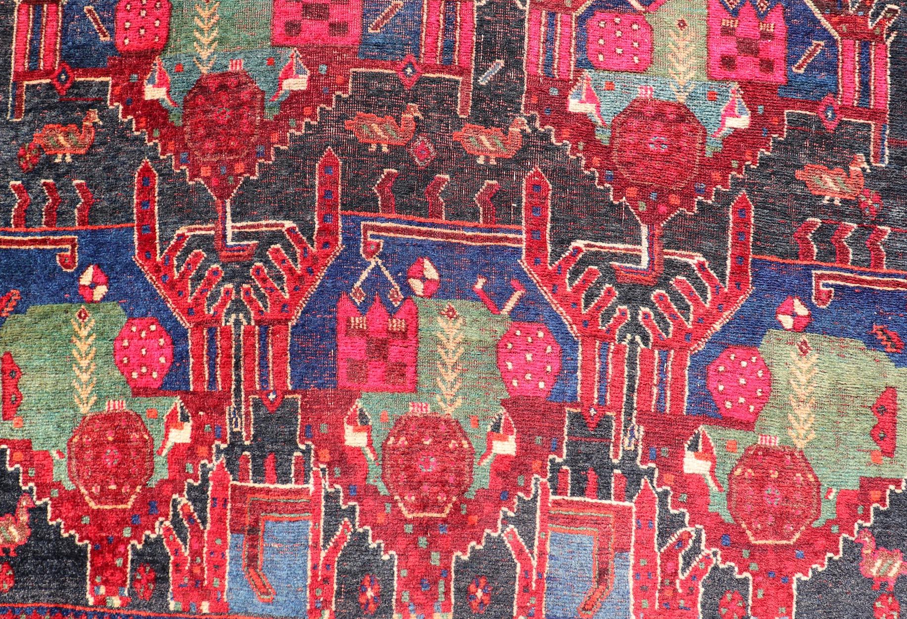 Vintage Persian Qashqai Rug with Vibrant Tribal Motifs 4'6 x 9'8 in vendita 1