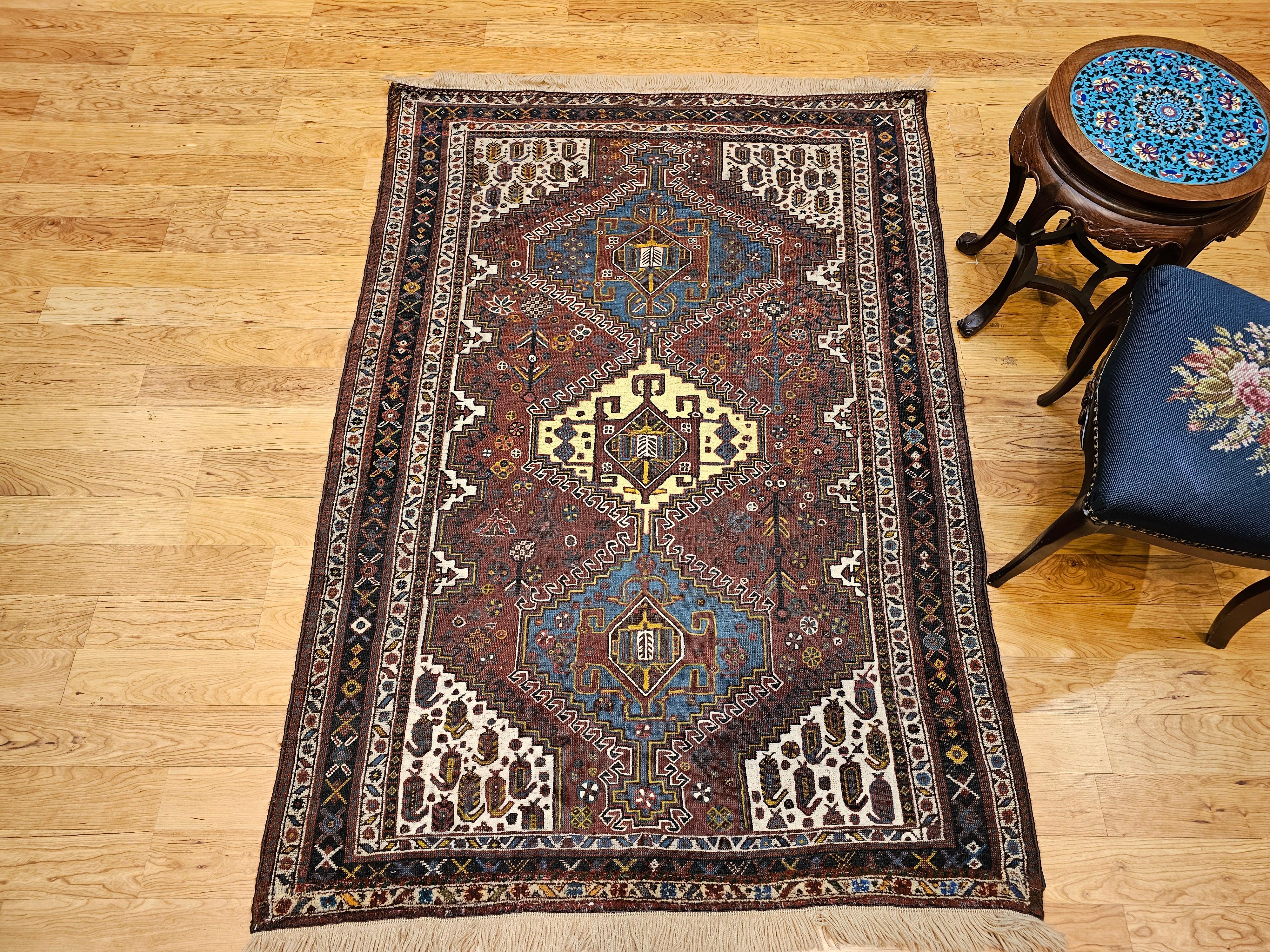 Tapis tribal persan Qashqai vintage en rouille, ivoire, bleu royal, jaune, bleu marine en vente 9