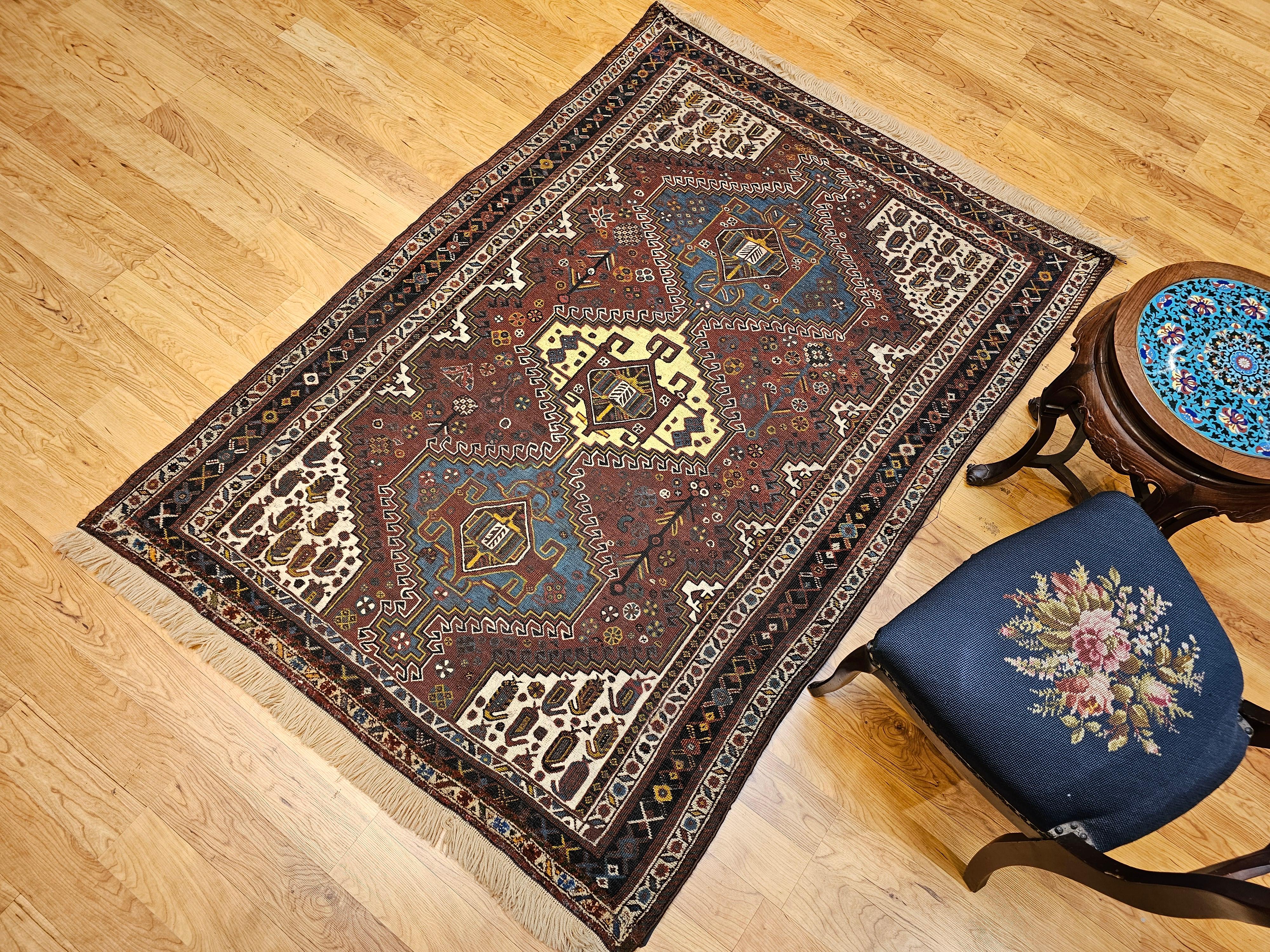 Tapis tribal persan Qashqai vintage en rouille, ivoire, bleu royal, jaune, bleu marine en vente 10