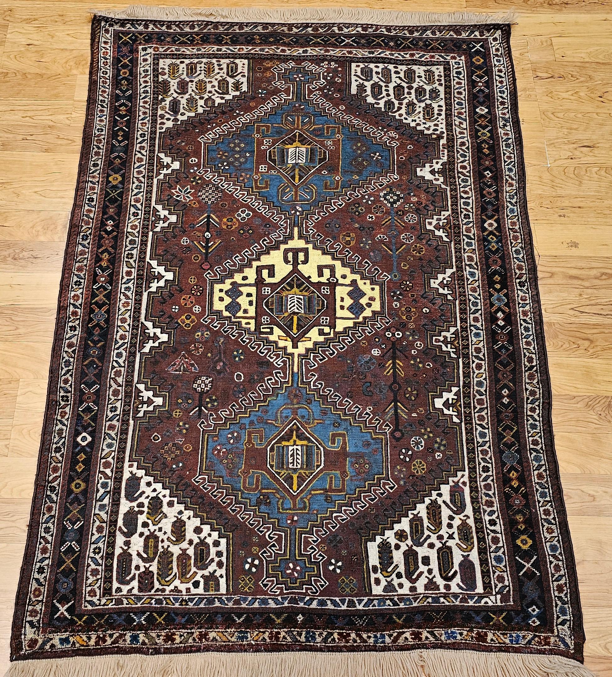 Tapis tribal persan Qashqai vintage en rouille, ivoire, bleu royal, jaune, bleu marine en vente 12