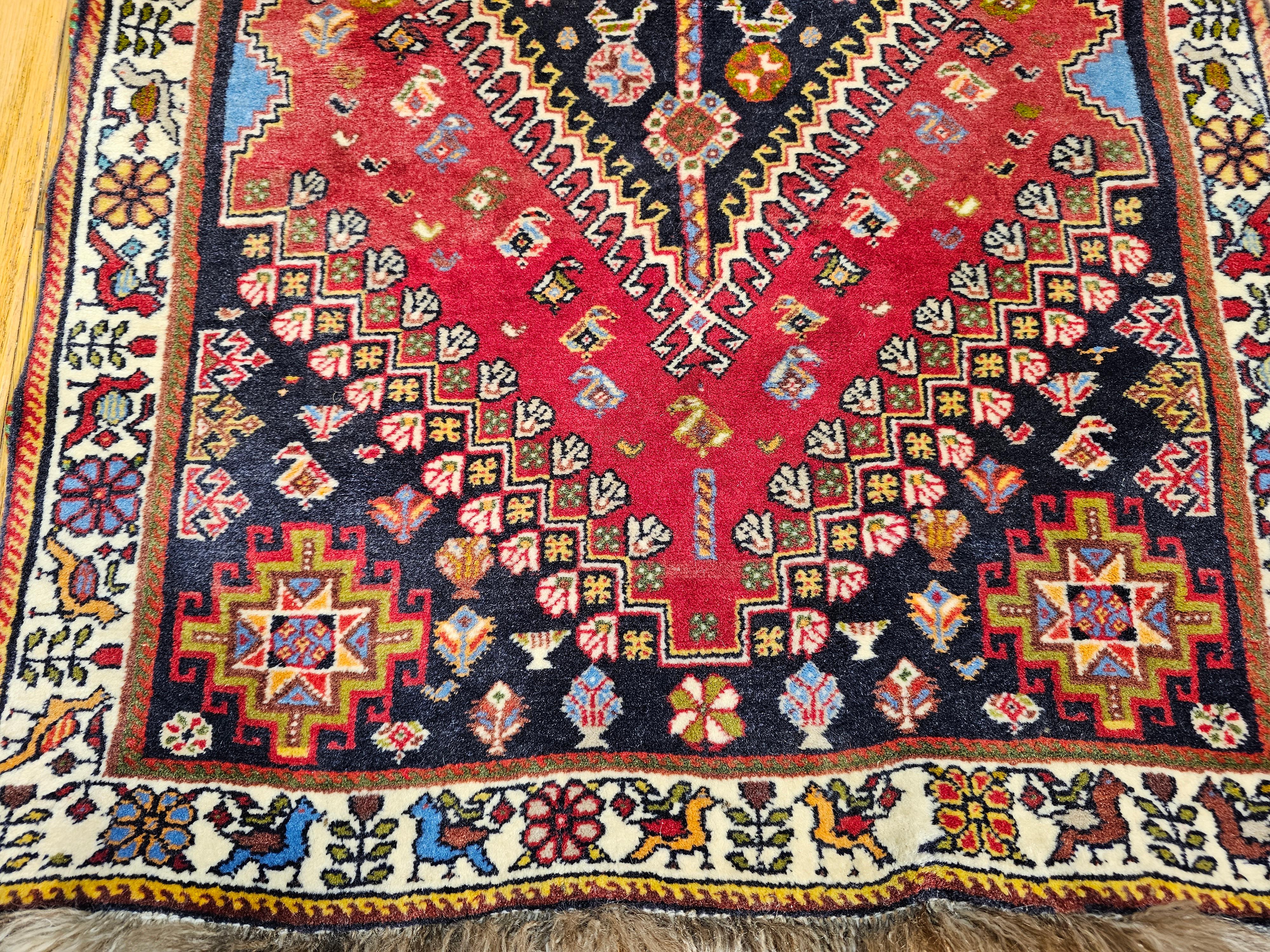Persischer Qashqai-Stammes- Gabbeh-Läufer aus Rot, Marineblau, Elfenbein, Blau (Wolle) im Angebot