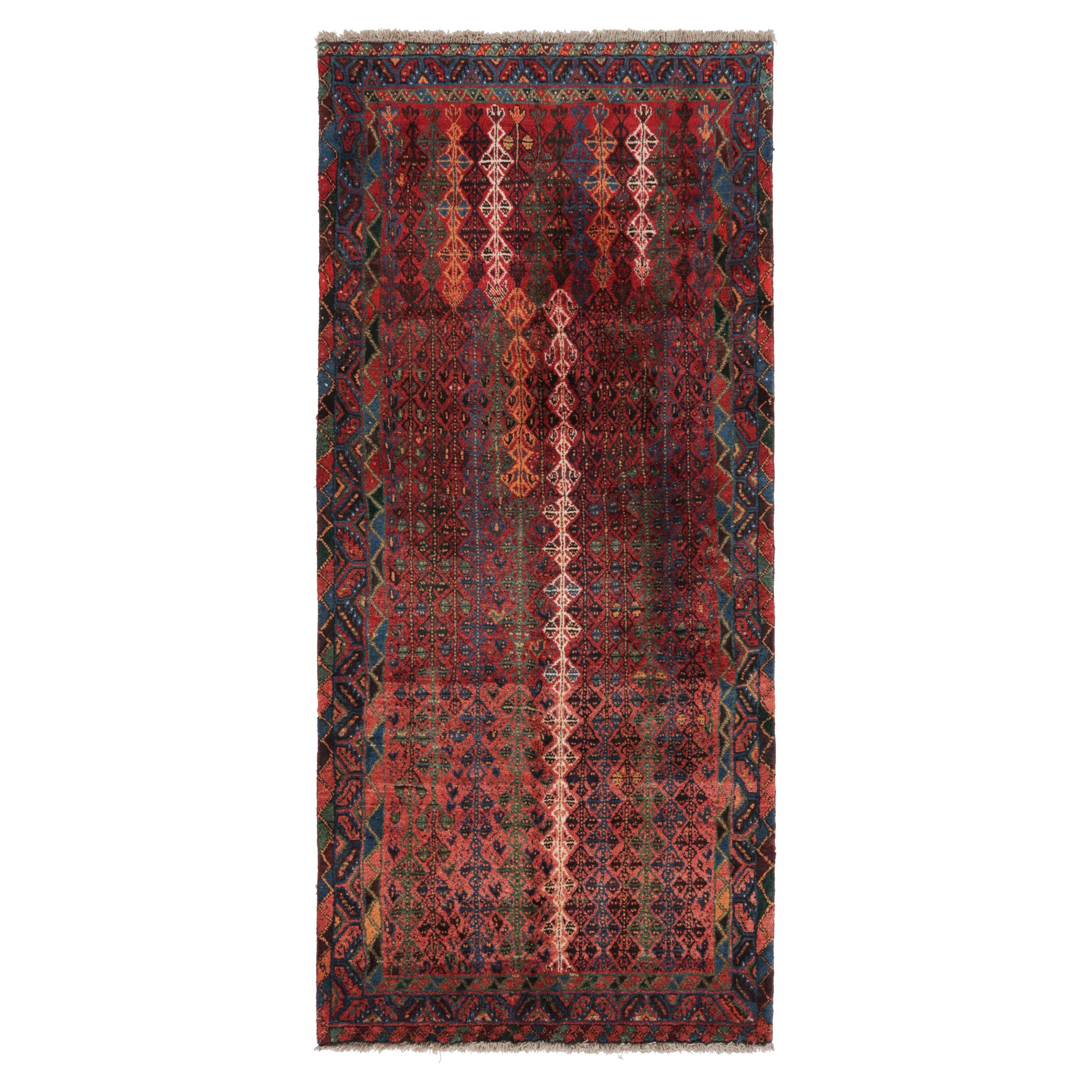 Tappeto persiano vintage Qashqai Tribal Runner in rosso, geometrico - Rug & Kilim in vendita