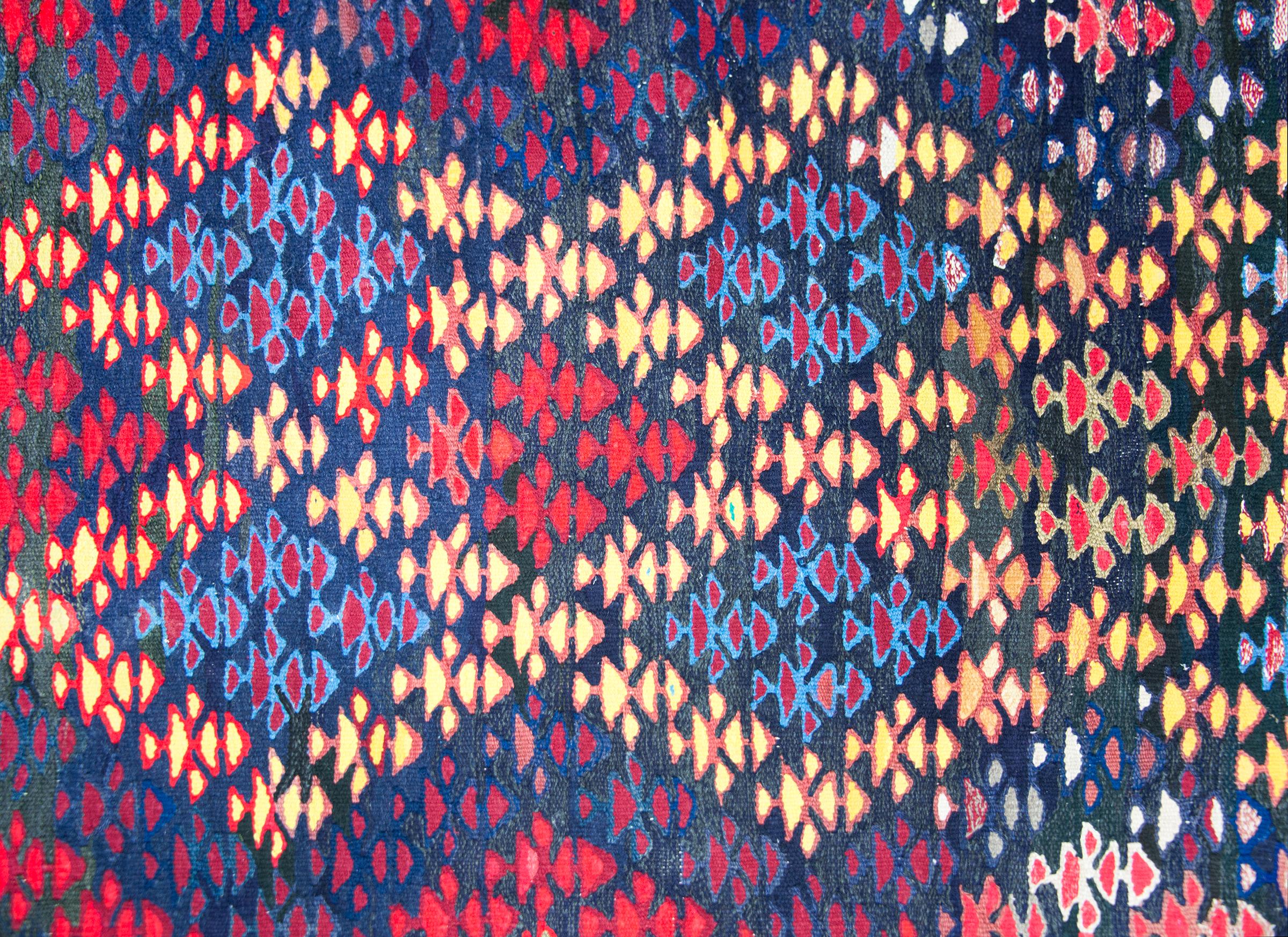 Persischer Qazvin-Kelim-Teppich im Vintage-Stil im Angebot 5