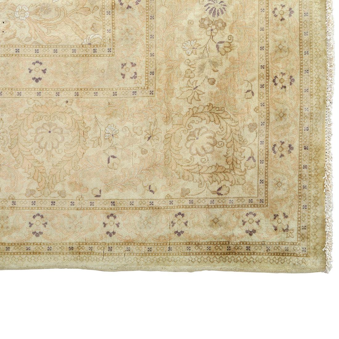Persischer Qom-Teppich aus Seide, Wolle und Baumwolle im Vintage-Stil- Größe: 14' X 10'1 im Zustand „Gut“ im Angebot in Los Angeles, CA