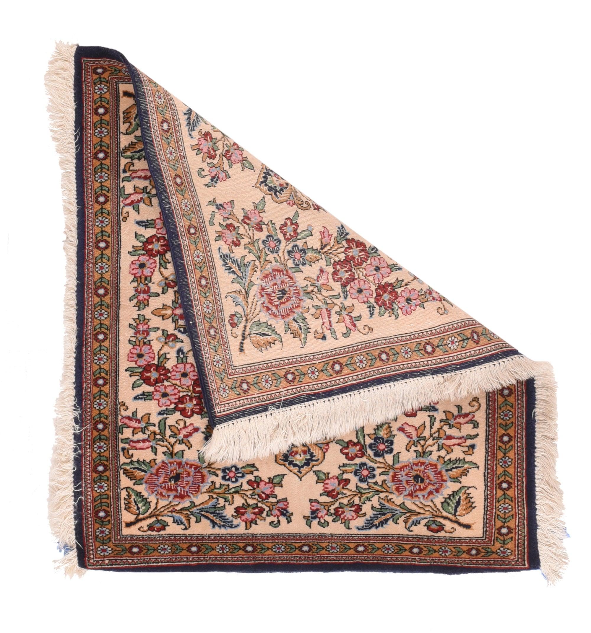 Tappeto persiano vintage Qum 2'4'' x 2'9'' In condizioni buone in vendita a New York, NY