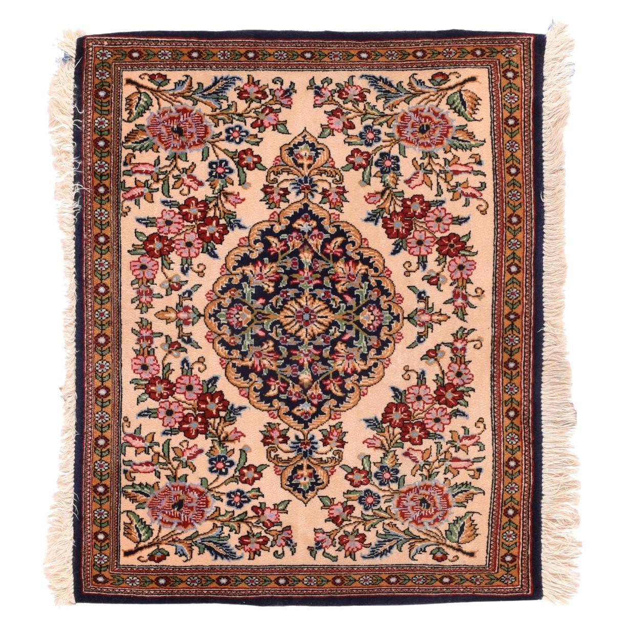 Tappeto persiano vintage Qum 2'4'' x 2'9'' in vendita