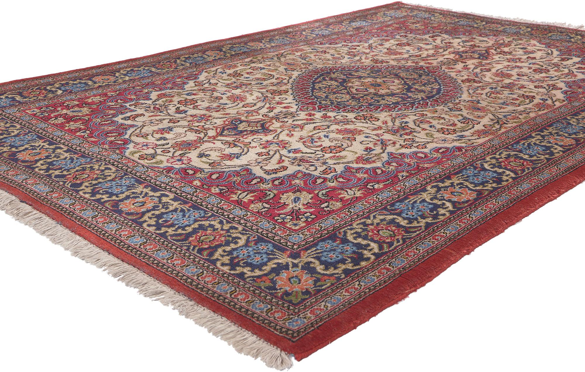 78689 Vintage Persian Qum Rug, 04'05 x 06'07. Persische Qum-Teppiche sind exquisite handgewebte Kreationen, die aus der Stadt Qum im Iran stammen und für ihre außergewöhnliche Handwerkskunst und zeitlose Schönheit bekannt sind. Die aus feinen