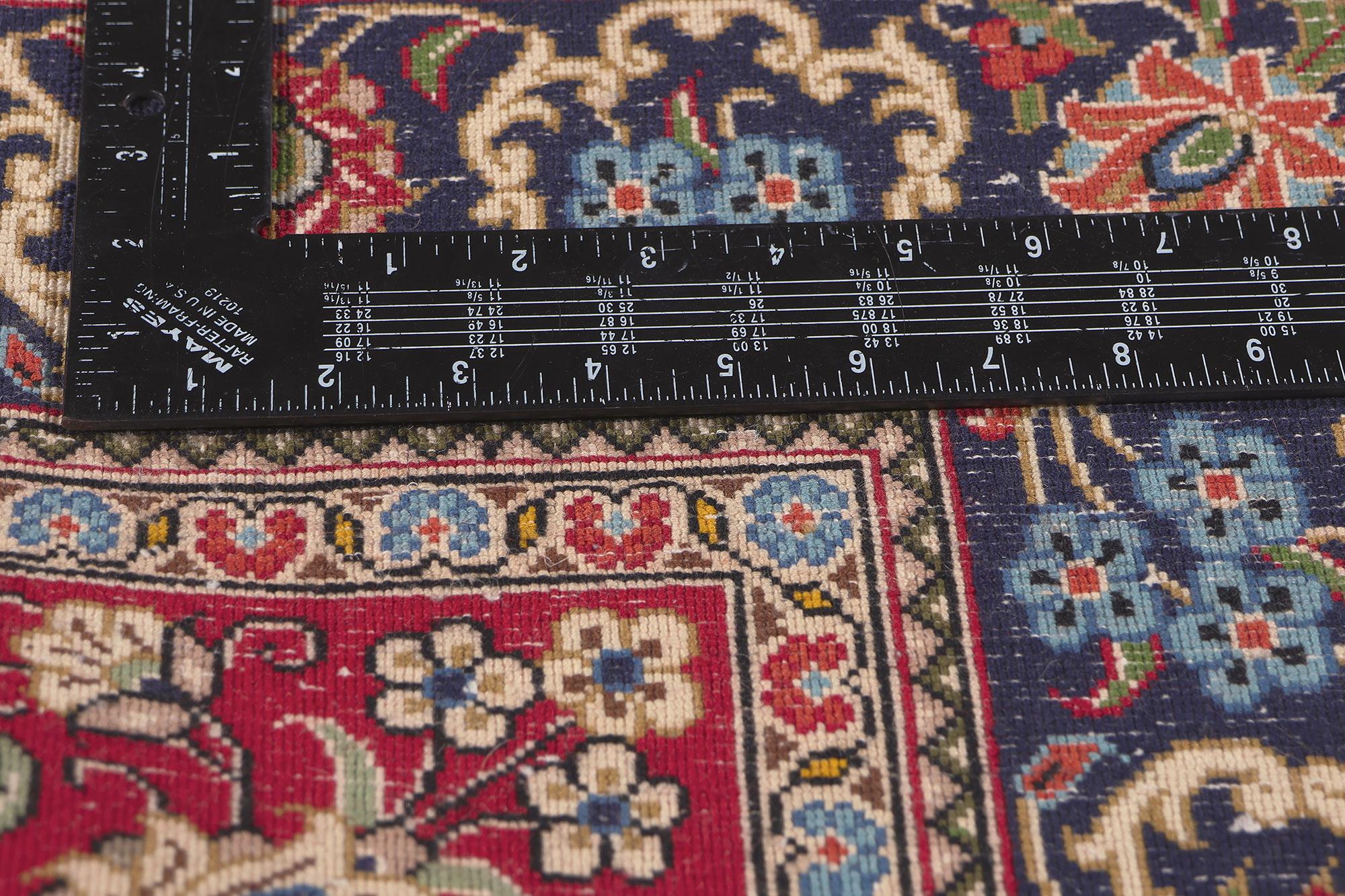 Alter persischer Qum-Teppich im Zustand „Starke Gebrauchsspuren“ im Angebot in Dallas, TX