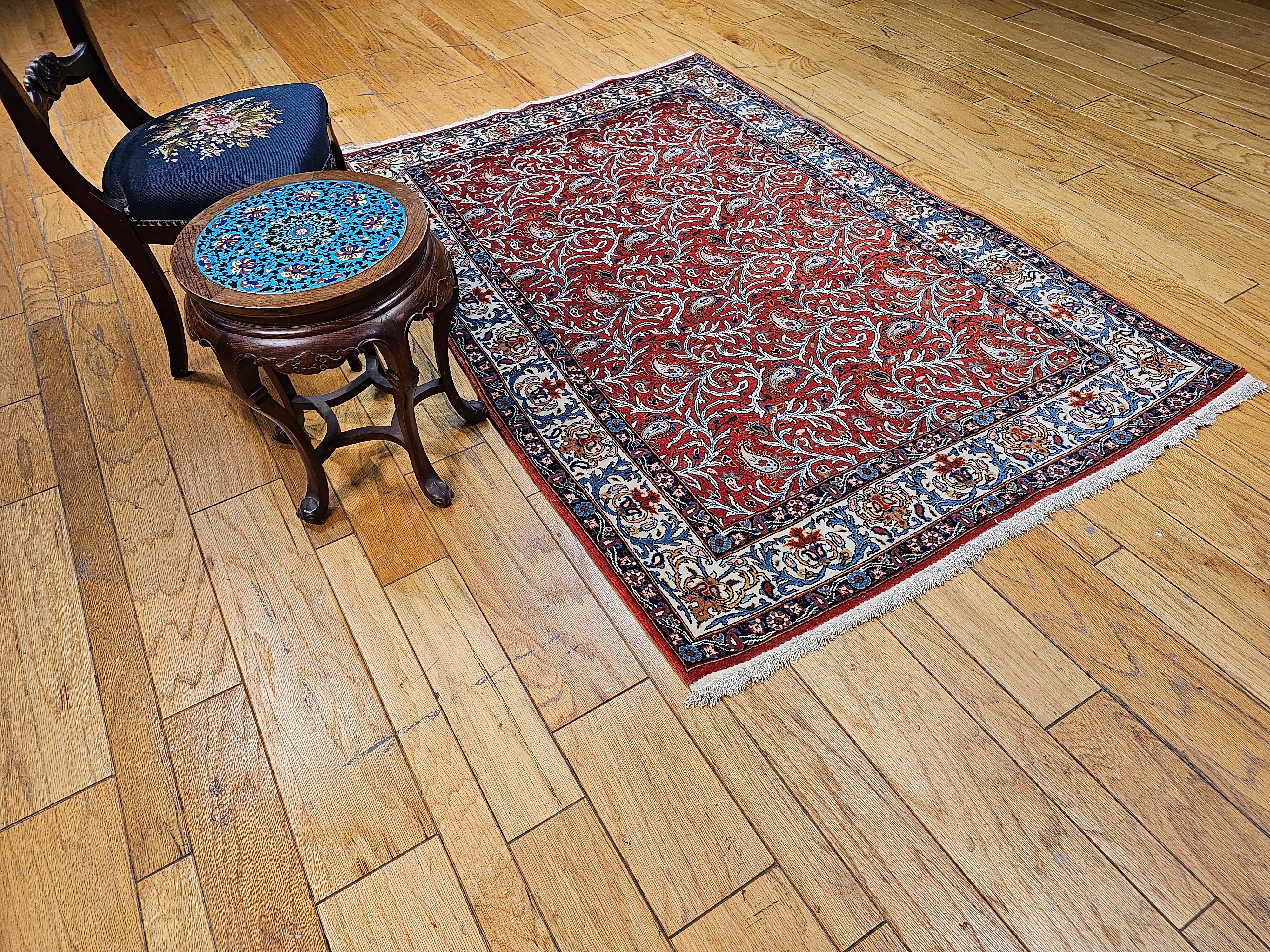 Tapis persan vintage Qum à motif cachemire intégral en rouge brique, ivoire et bleu en vente 5