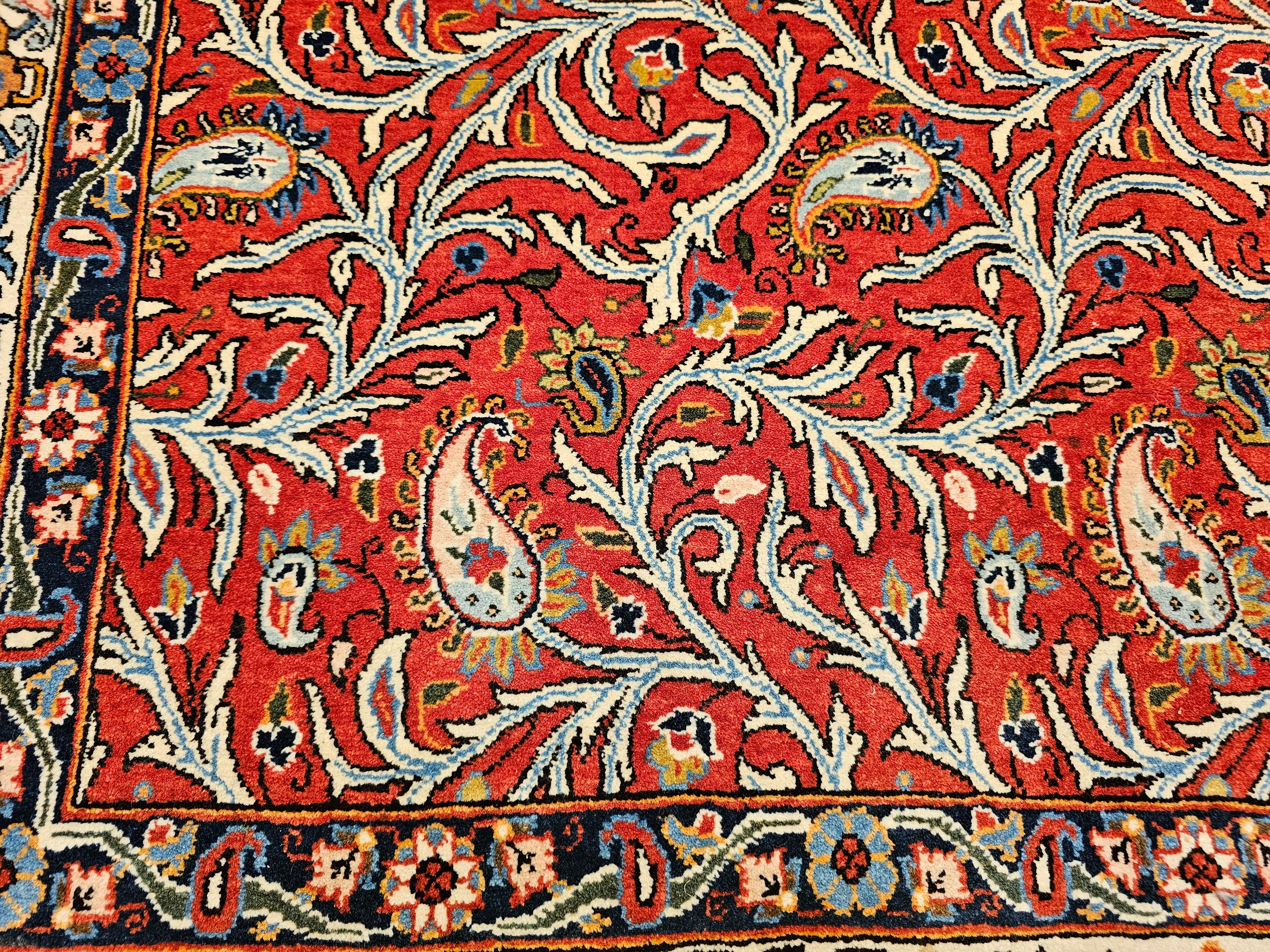 Tappeto persiano vintage Qum con motivo a paisleys in rosso mattone, avorio e blu In condizioni buone in vendita a Barrington, IL