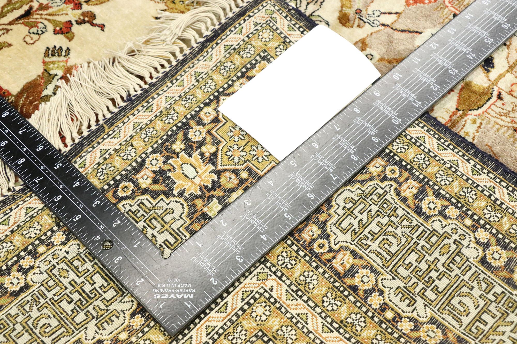Alter persischer Qum-Teppich mit Jagdszenen (Handgeknüpft) im Angebot