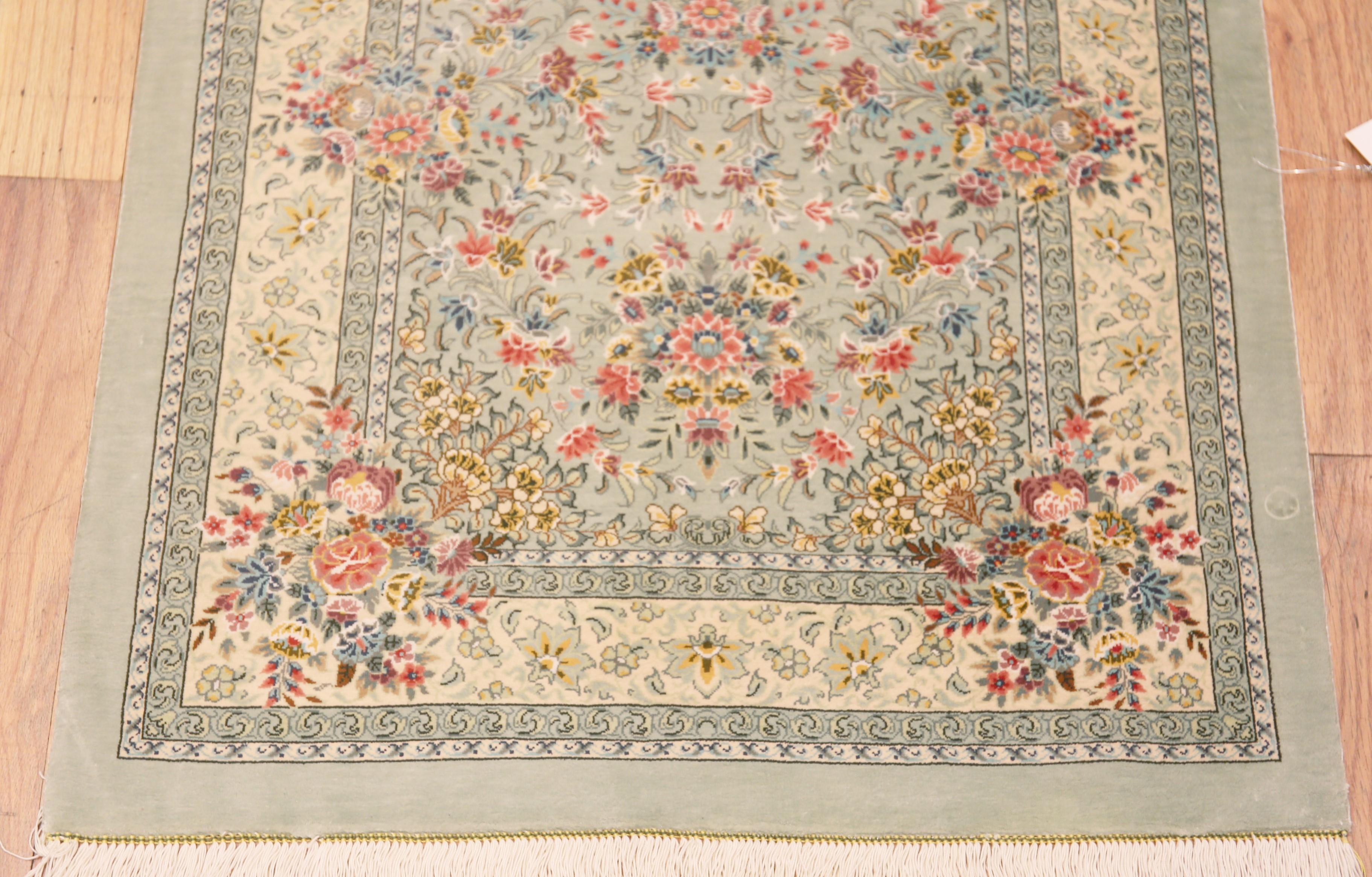 Alfombra de Pasillo Persa Vintage Qum de Seda con Medallón Floral 2'3