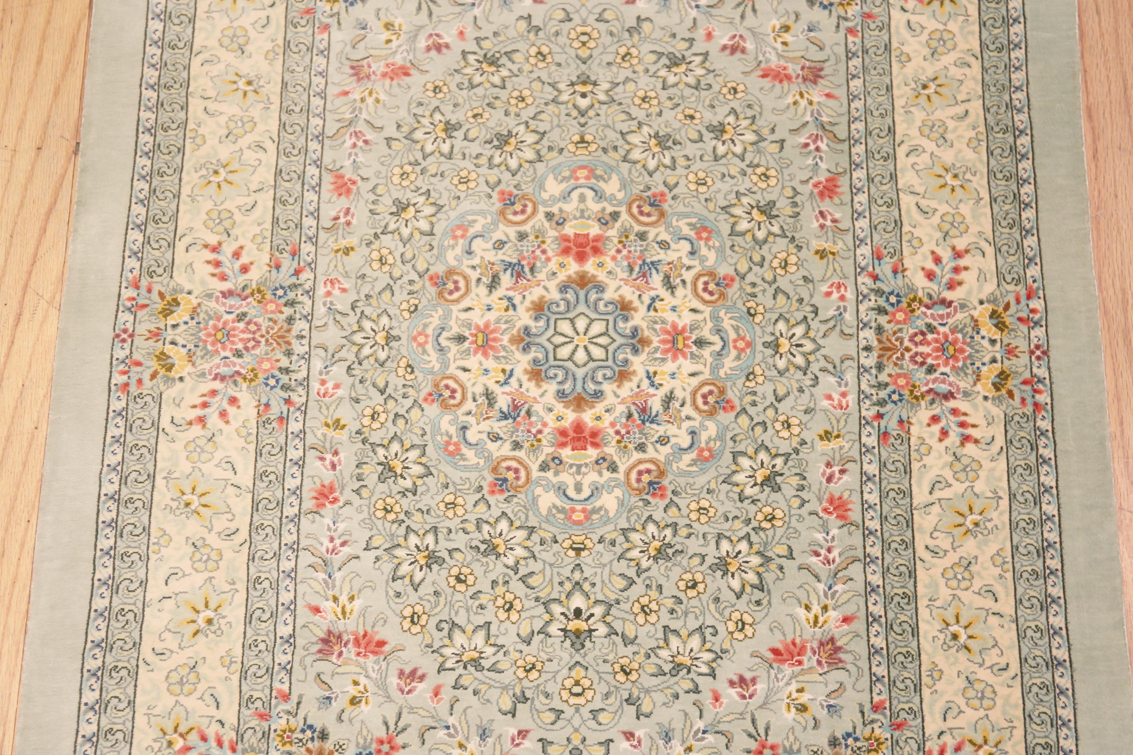 Alfombra de Pasillo Persa Vintage Qum de Seda con Medallón Floral 2'3