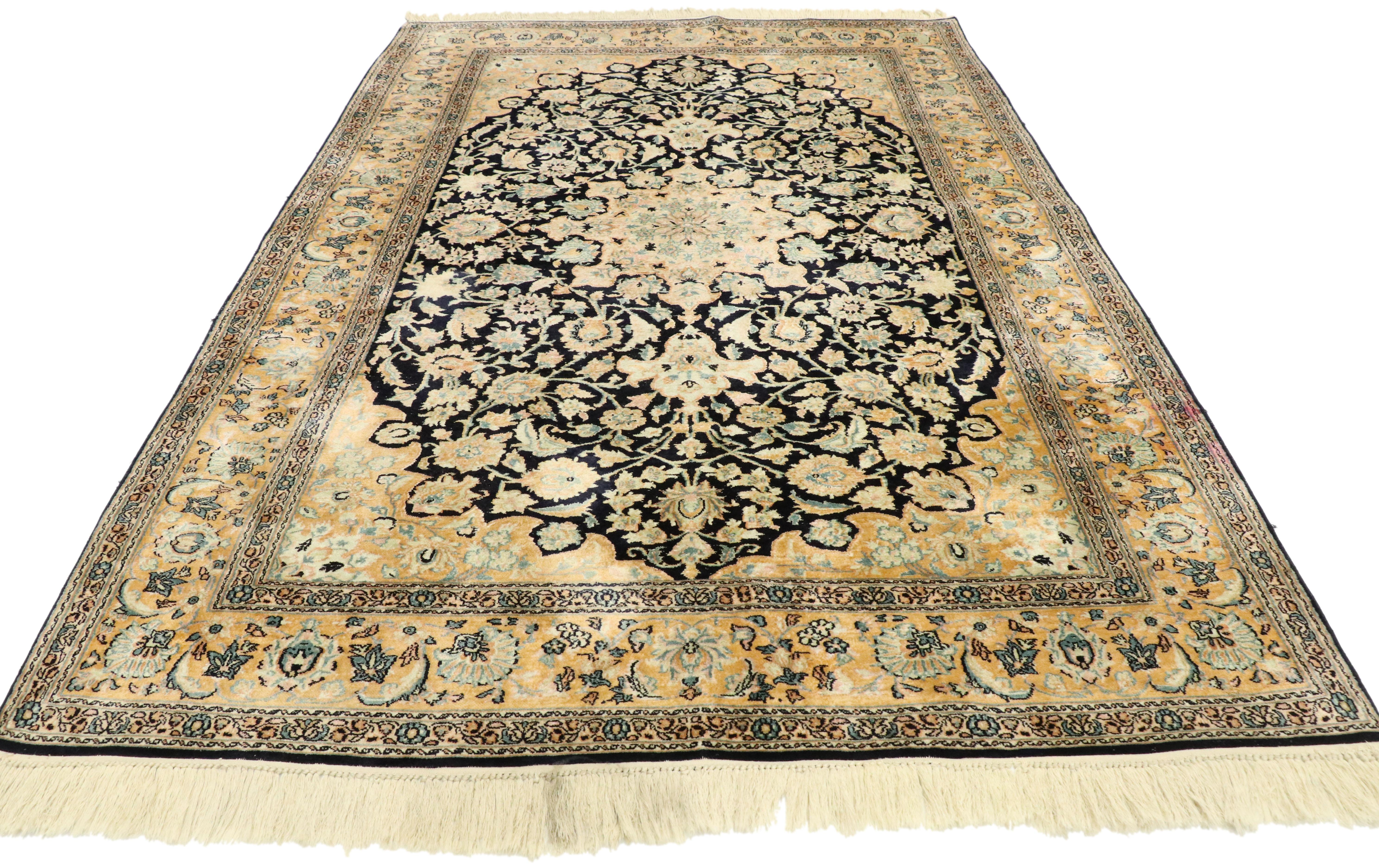 Tabriz Tappeto persiano vintage in seta Qum con stile Art Nouveau Rococò in vendita